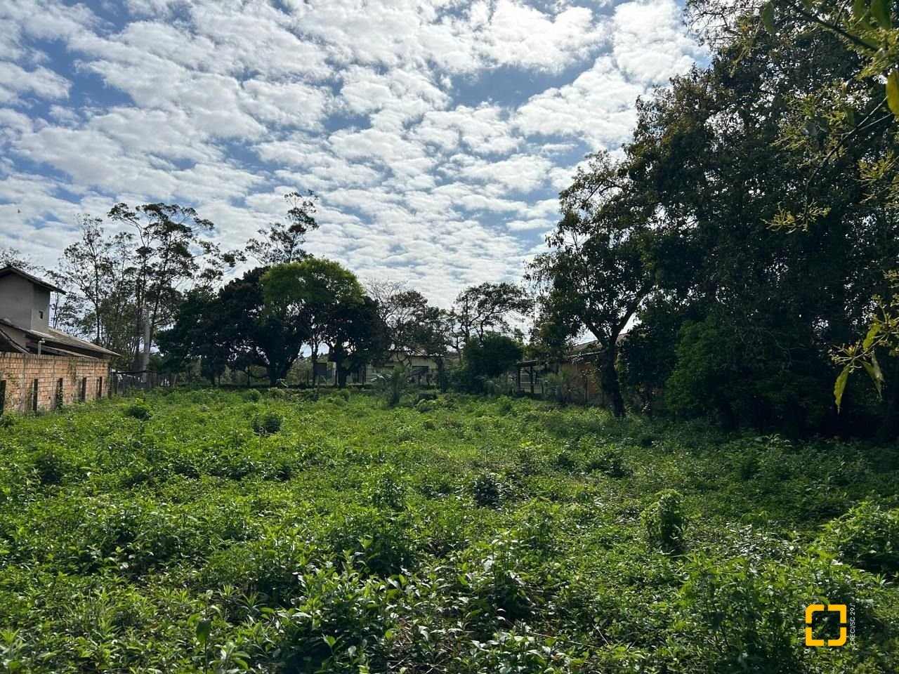 Terreno com 1493m², no bairro Ibiraquera em Imbituba