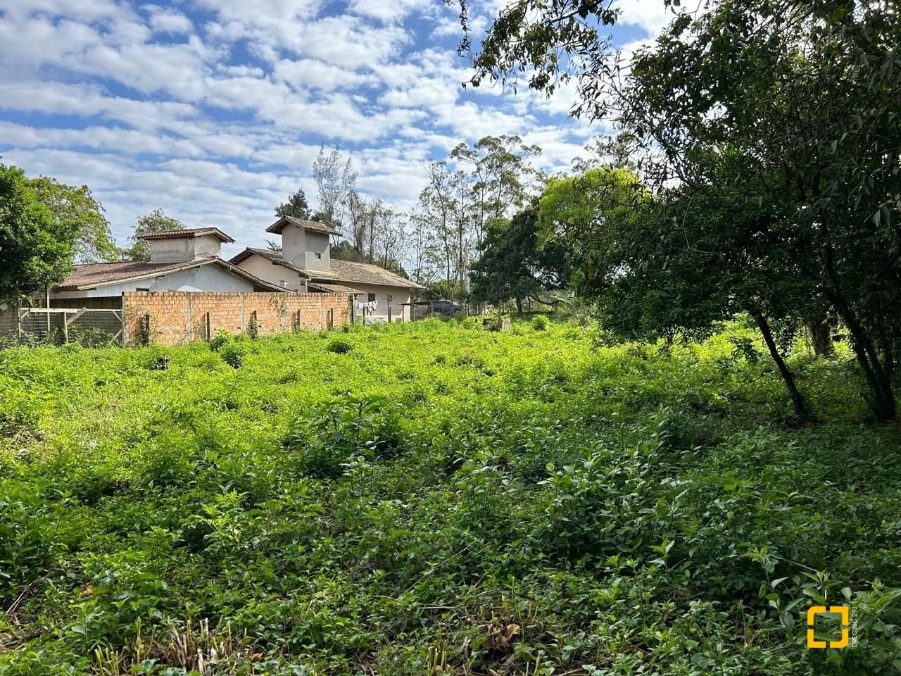Terreno com 1493m², no bairro Ibiraquera em Imbituba