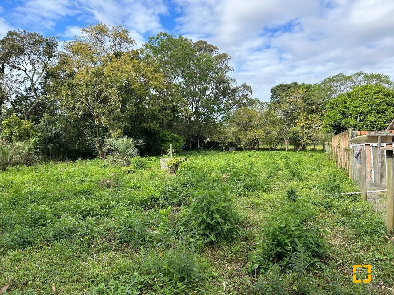 Terreno com 1493m², no bairro Ibiraquera em Imbituba