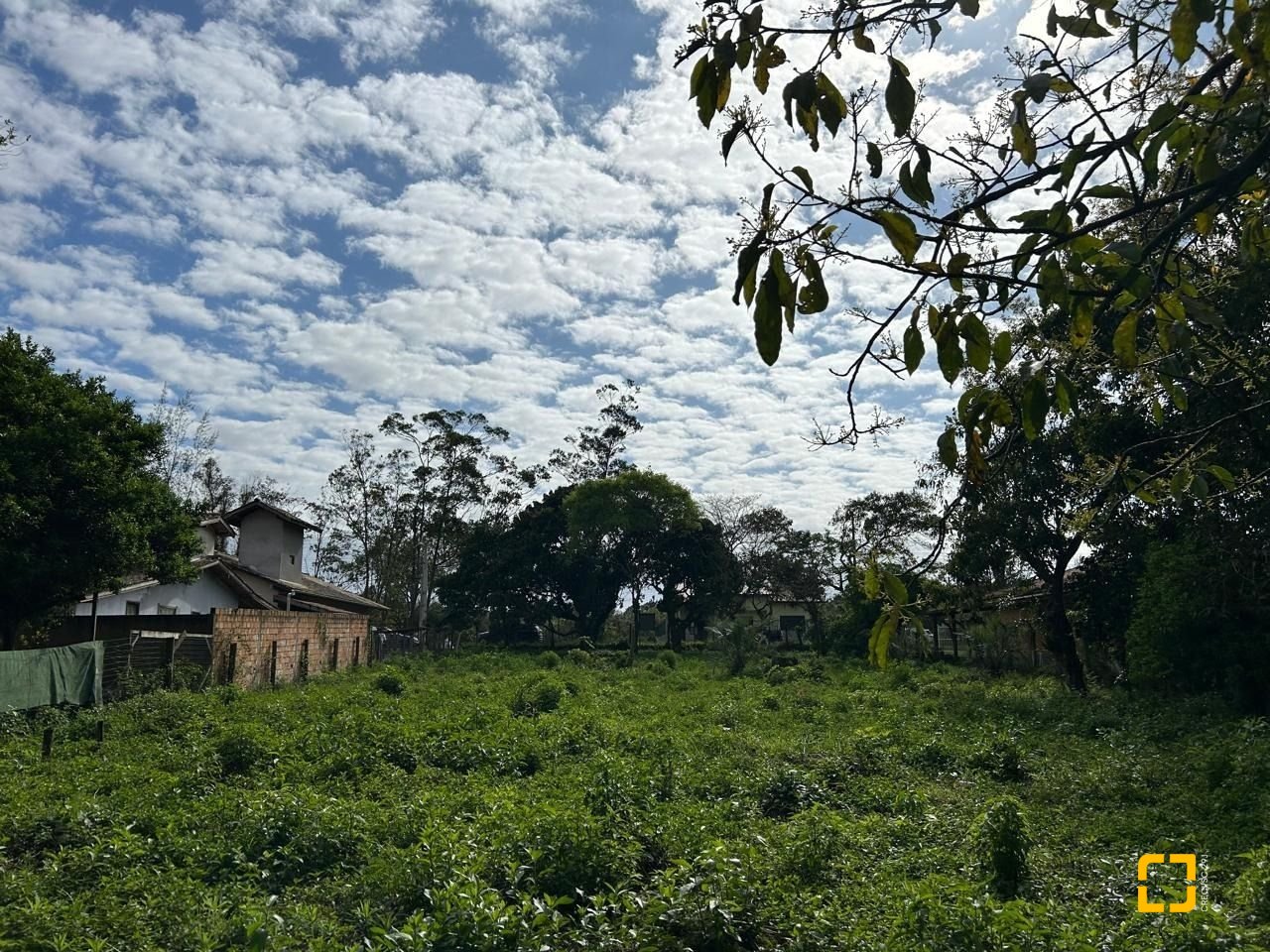 Terreno com 1493m², no bairro Ibiraquera em Imbituba