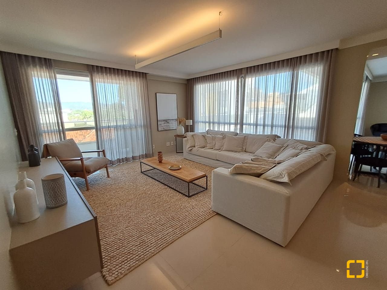 Cobertura com 246m², 7 quartos (sendo 3 suítes), 3 garagens, no bairro Cachoeira do Bom Jesus em Florianópolis