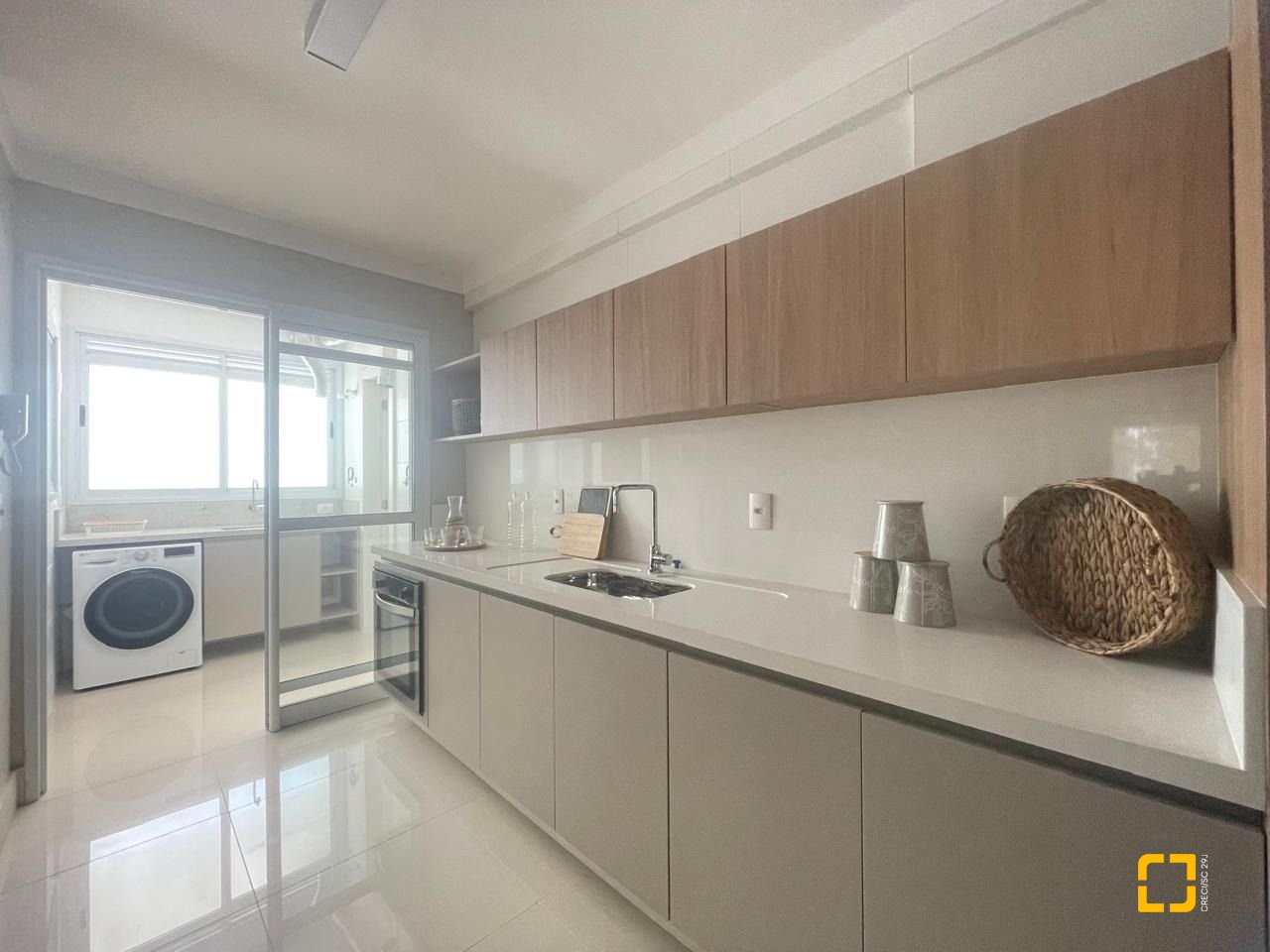 Cobertura com 246m², 7 quartos (sendo 3 suítes), 3 garagens, no bairro Cachoeira do Bom Jesus em Florianópolis