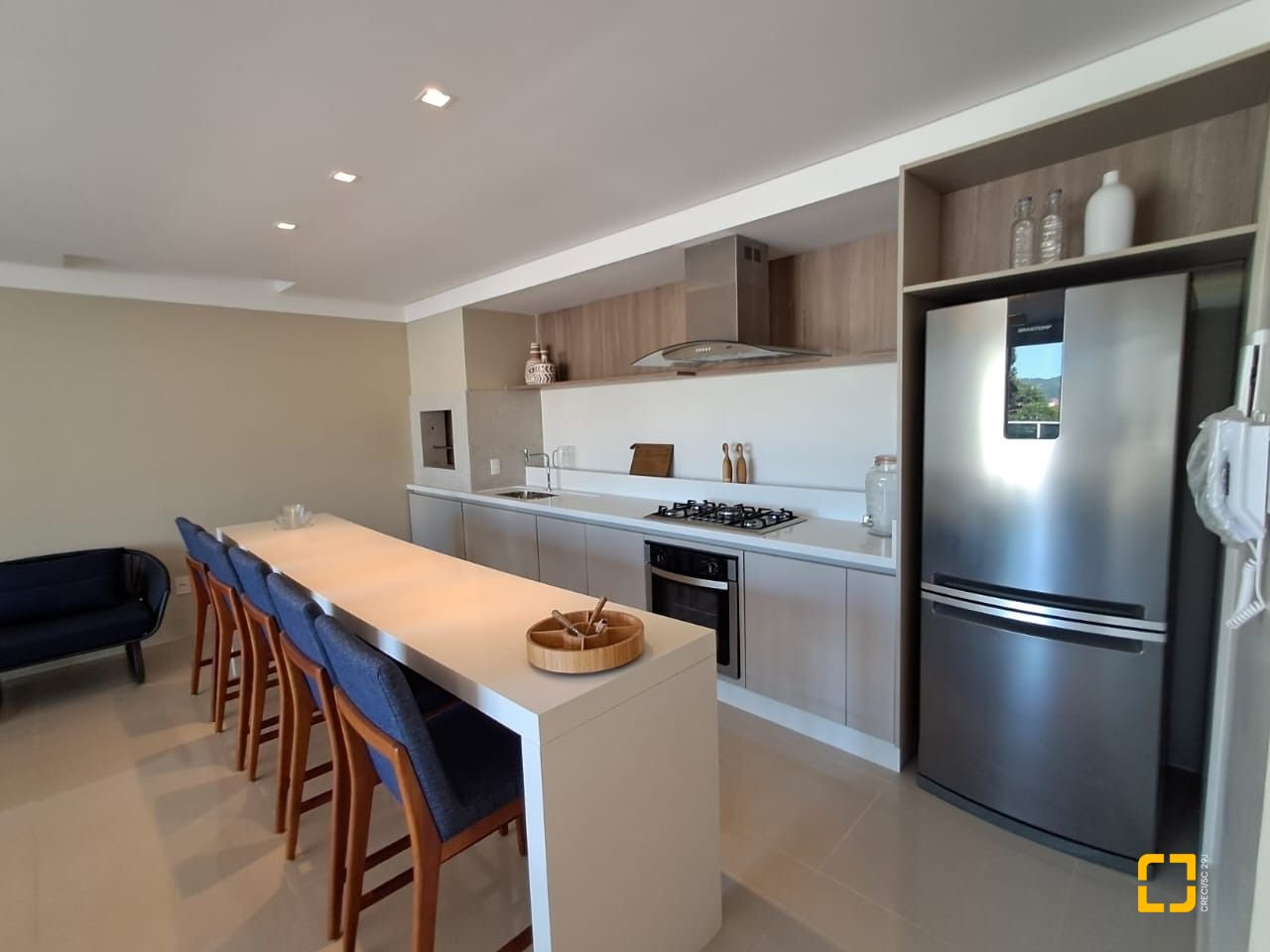 Cobertura com 246m², 7 quartos (sendo 3 suítes), 3 garagens, no bairro Cachoeira do Bom Jesus em Florianópolis