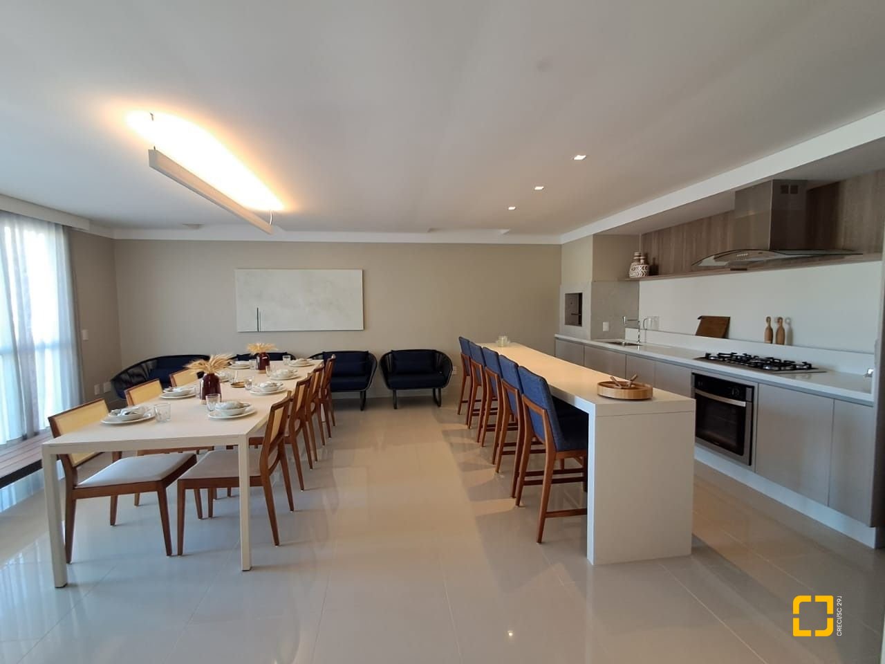 Cobertura com 246m², 7 quartos (sendo 3 suítes), 3 garagens, no bairro Cachoeira do Bom Jesus em Florianópolis