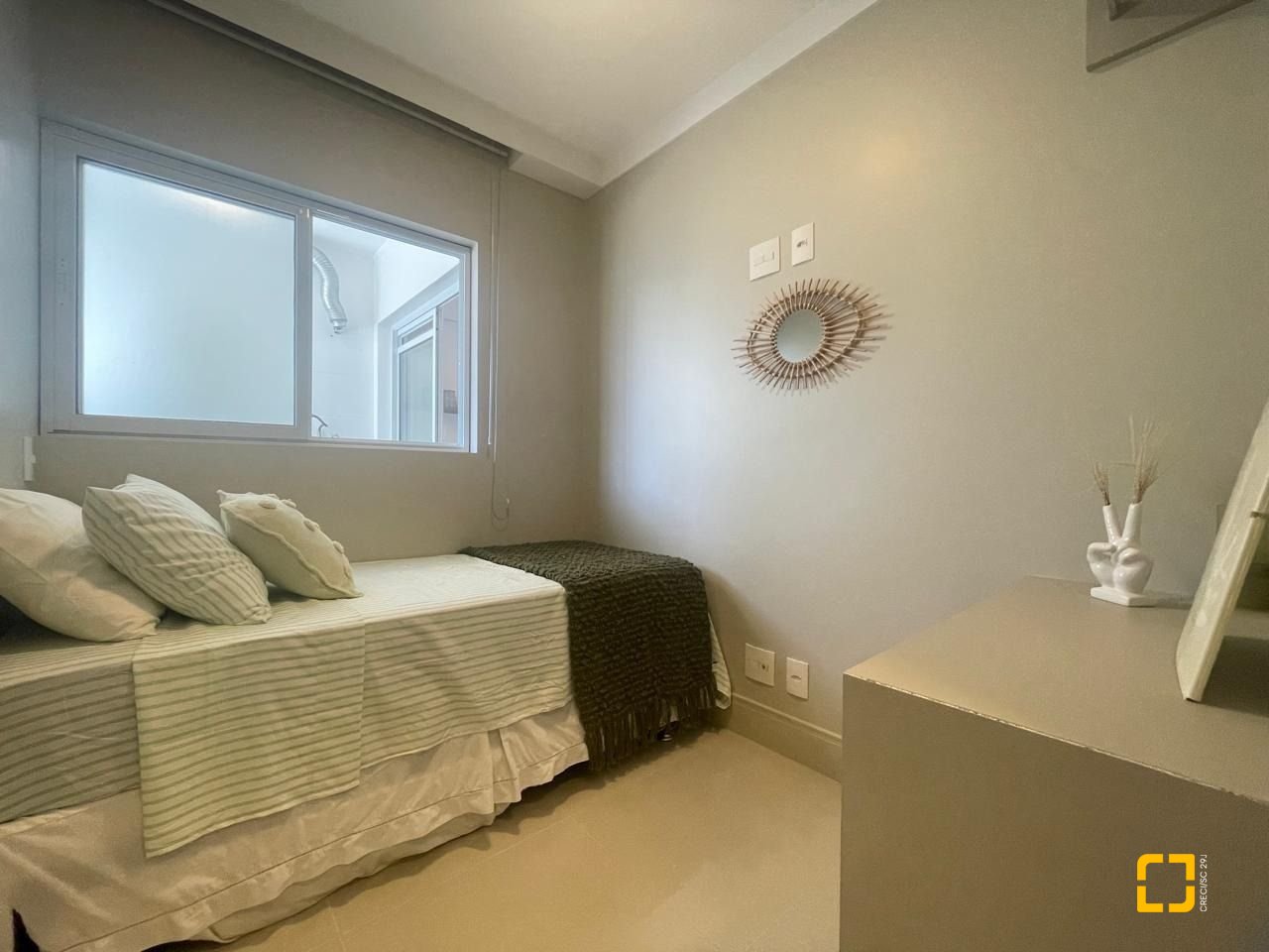 Cobertura com 246m², 7 quartos (sendo 3 suítes), 3 garagens, no bairro Cachoeira do Bom Jesus em Florianópolis