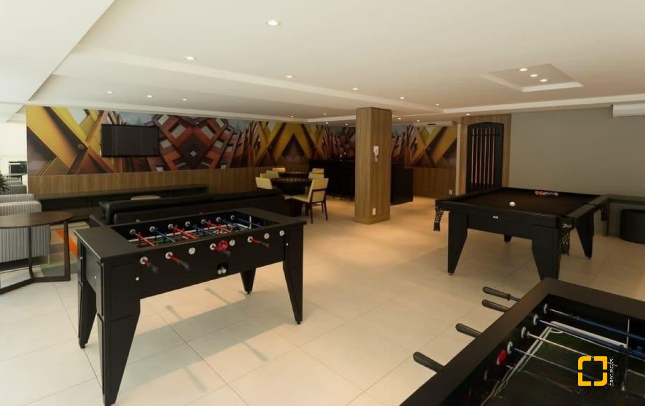 Cobertura com 246m², 7 quartos (sendo 3 suítes), 3 garagens, no bairro Cachoeira do Bom Jesus em Florianópolis