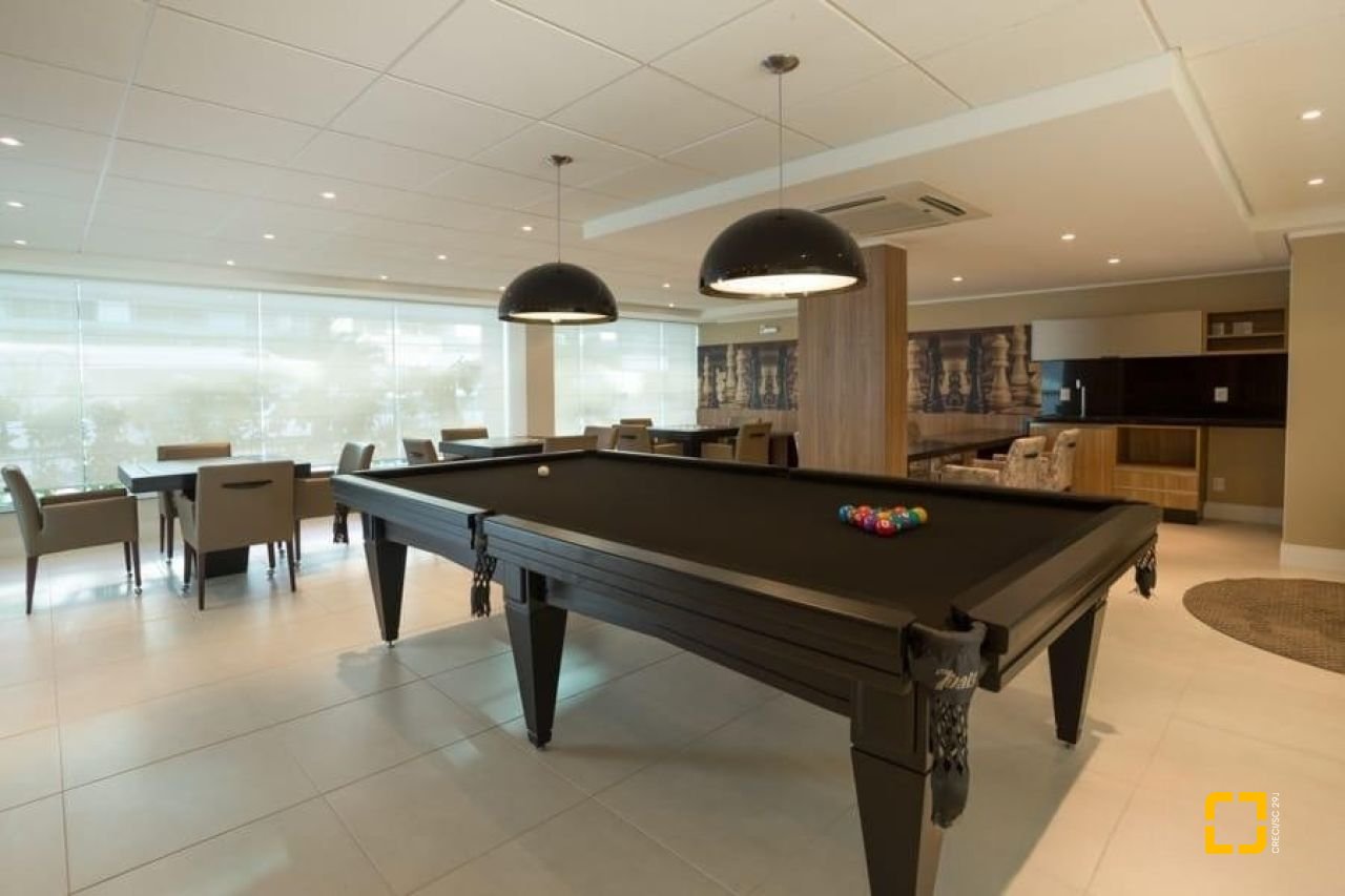 Cobertura com 246m², 7 quartos (sendo 3 suítes), 3 garagens, no bairro Cachoeira do Bom Jesus em Florianópolis