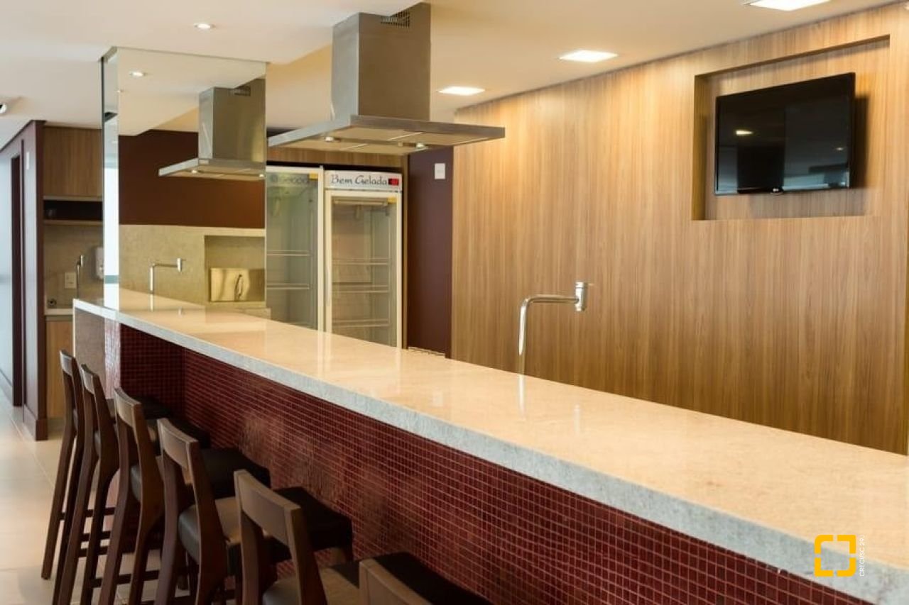 Cobertura com 246m², 7 quartos (sendo 3 suítes), 3 garagens, no bairro Cachoeira do Bom Jesus em Florianópolis