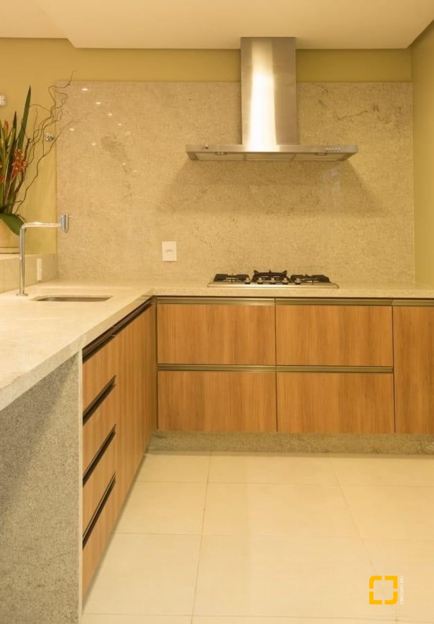 Cobertura com 246m², 7 quartos (sendo 3 suítes), 3 garagens, no bairro Cachoeira do Bom Jesus em Florianópolis
