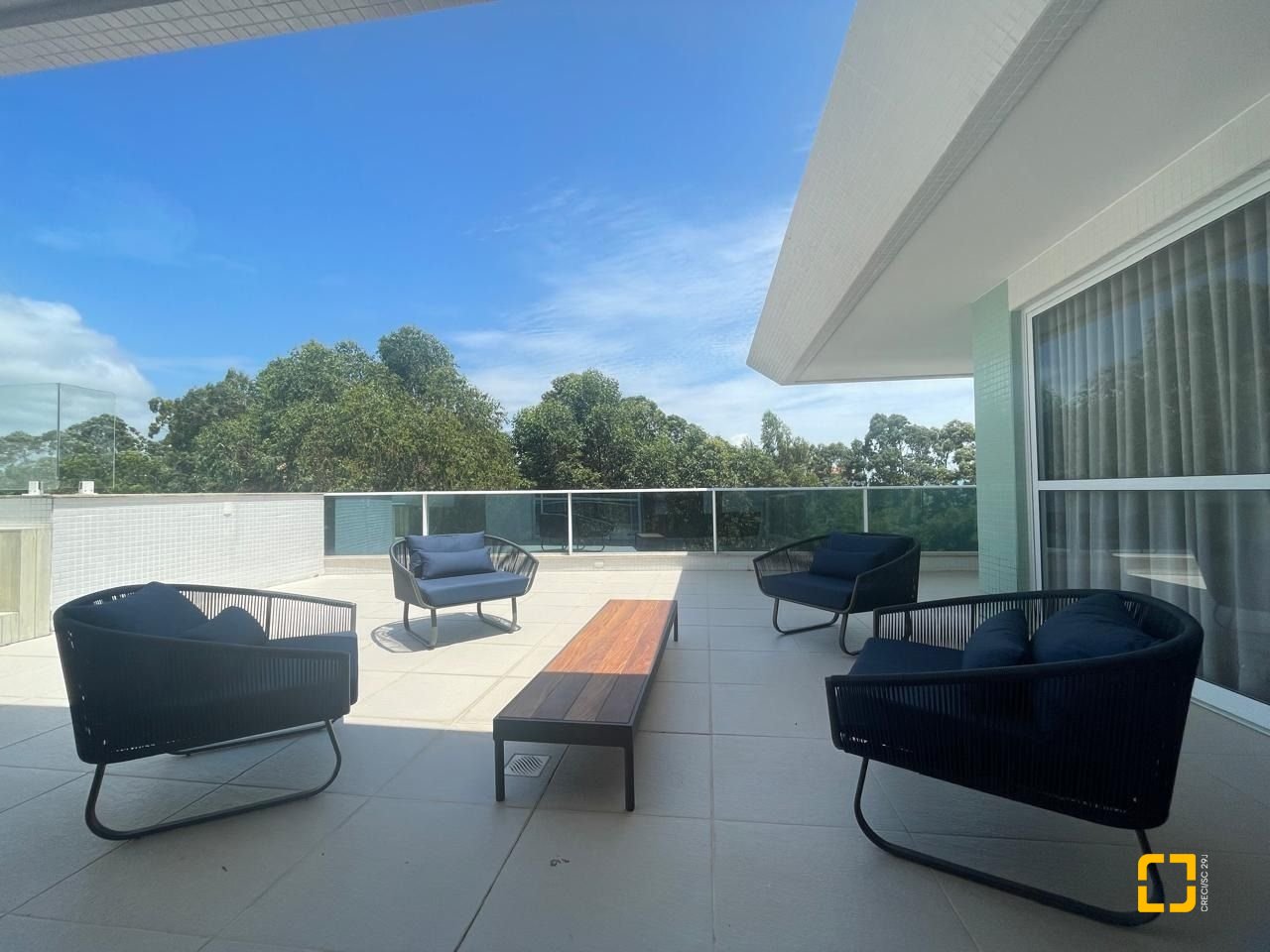 Cobertura com 246m², 4 quartos (sendo 3 suítes), 3 garagens, no bairro Cachoeira do Bom Jesus em Florianópolis