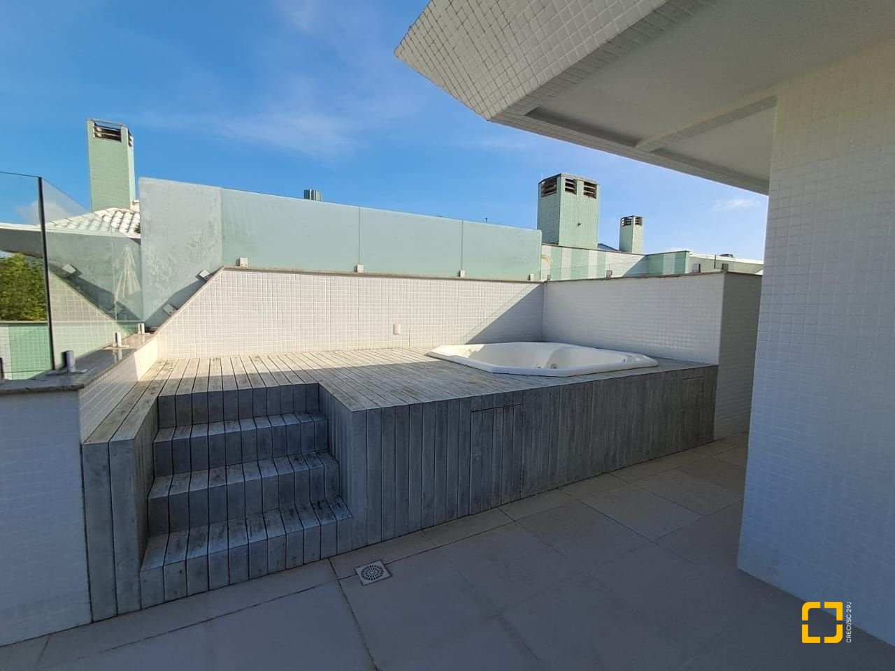 Cobertura com 246m², 4 quartos (sendo 3 suítes), 3 garagens, no bairro Cachoeira do Bom Jesus em Florianópolis