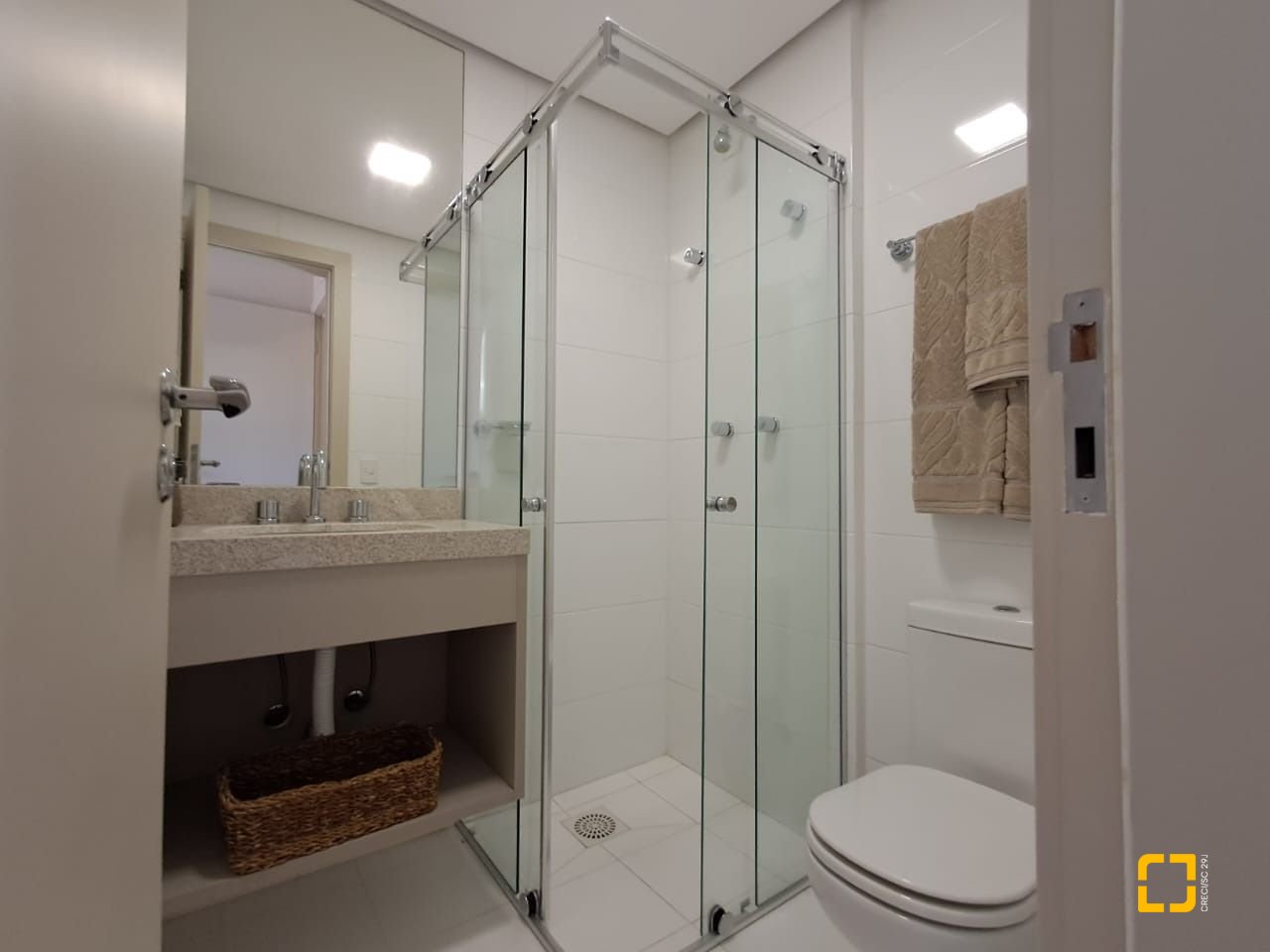Cobertura com 246m², 4 quartos (sendo 3 suítes), 3 garagens, no bairro Cachoeira do Bom Jesus em Florianópolis