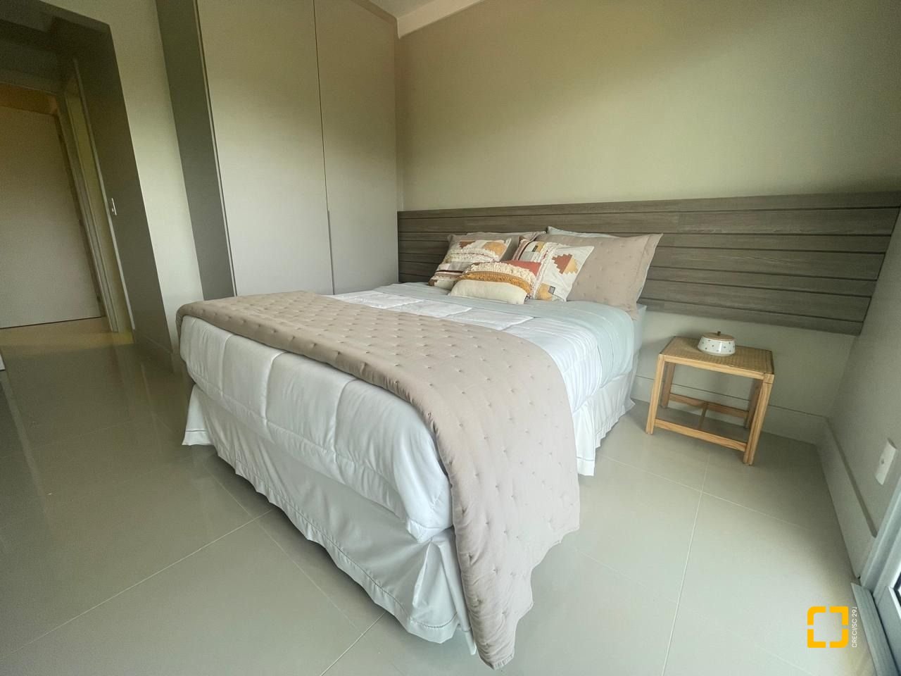 Cobertura com 246m², 4 quartos (sendo 3 suítes), 3 garagens, no bairro Cachoeira do Bom Jesus em Florianópolis