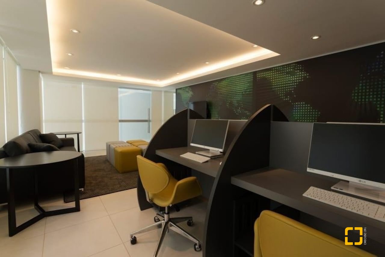 Cobertura com 246m², 4 quartos (sendo 3 suítes), 3 garagens, no bairro Cachoeira do Bom Jesus em Florianópolis