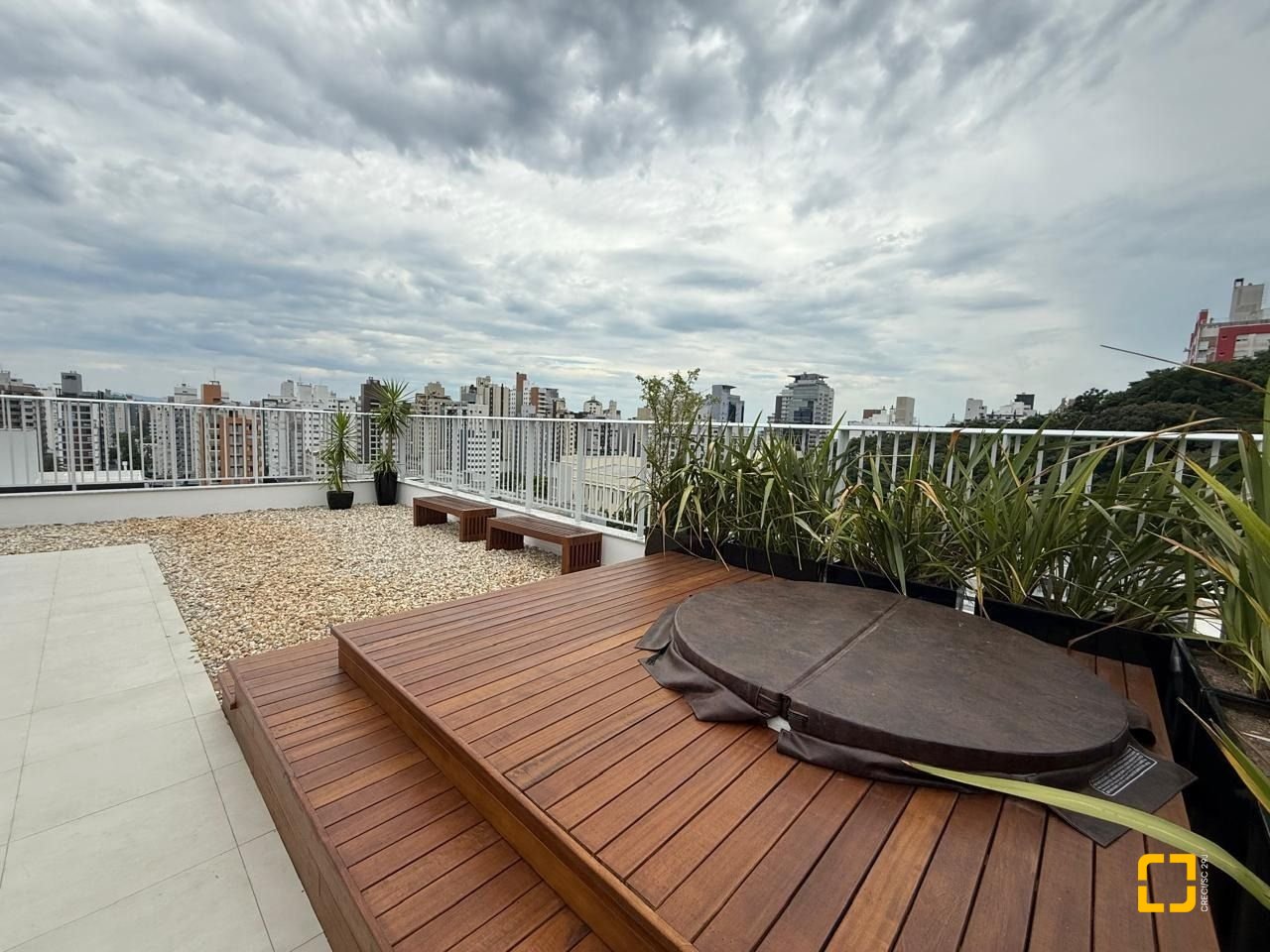 Studio com 58m², 1 quarto, 1 garagem, no bairro Centro em Florianópolis