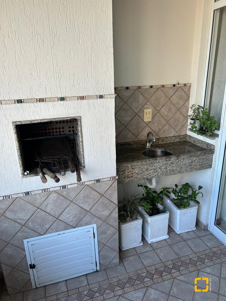 Apartamento com 138m², 4 quartos (sendo 1 suíte), 1 garagem, no bairro Kobrasol em São José