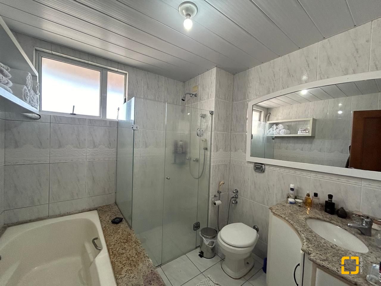 Apartamento com 138m², 4 quartos (sendo 1 suíte), 1 garagem, no bairro Kobrasol em São José