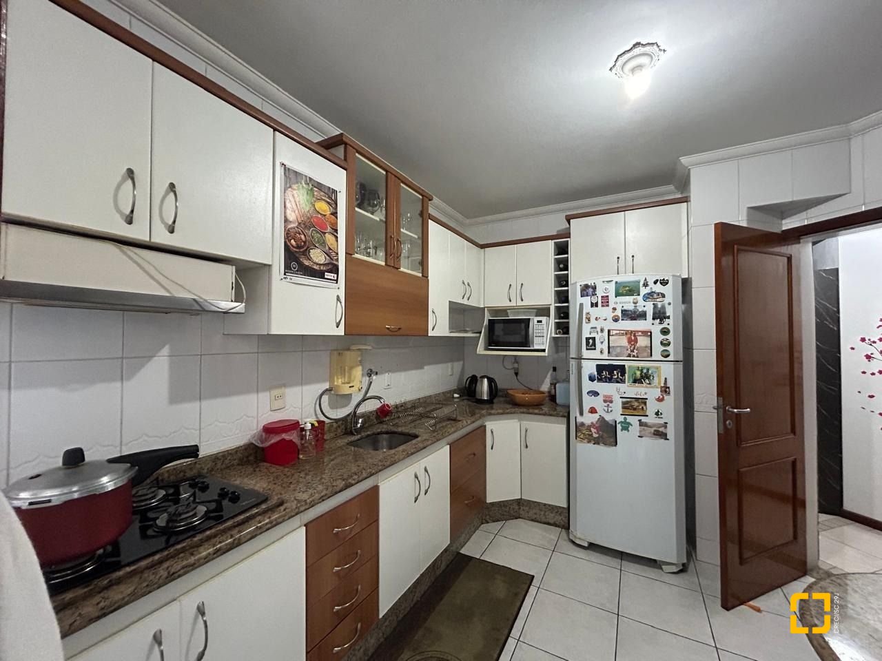 Apartamento com 138m², 4 quartos (sendo 1 suíte), 1 garagem, no bairro Kobrasol em São José