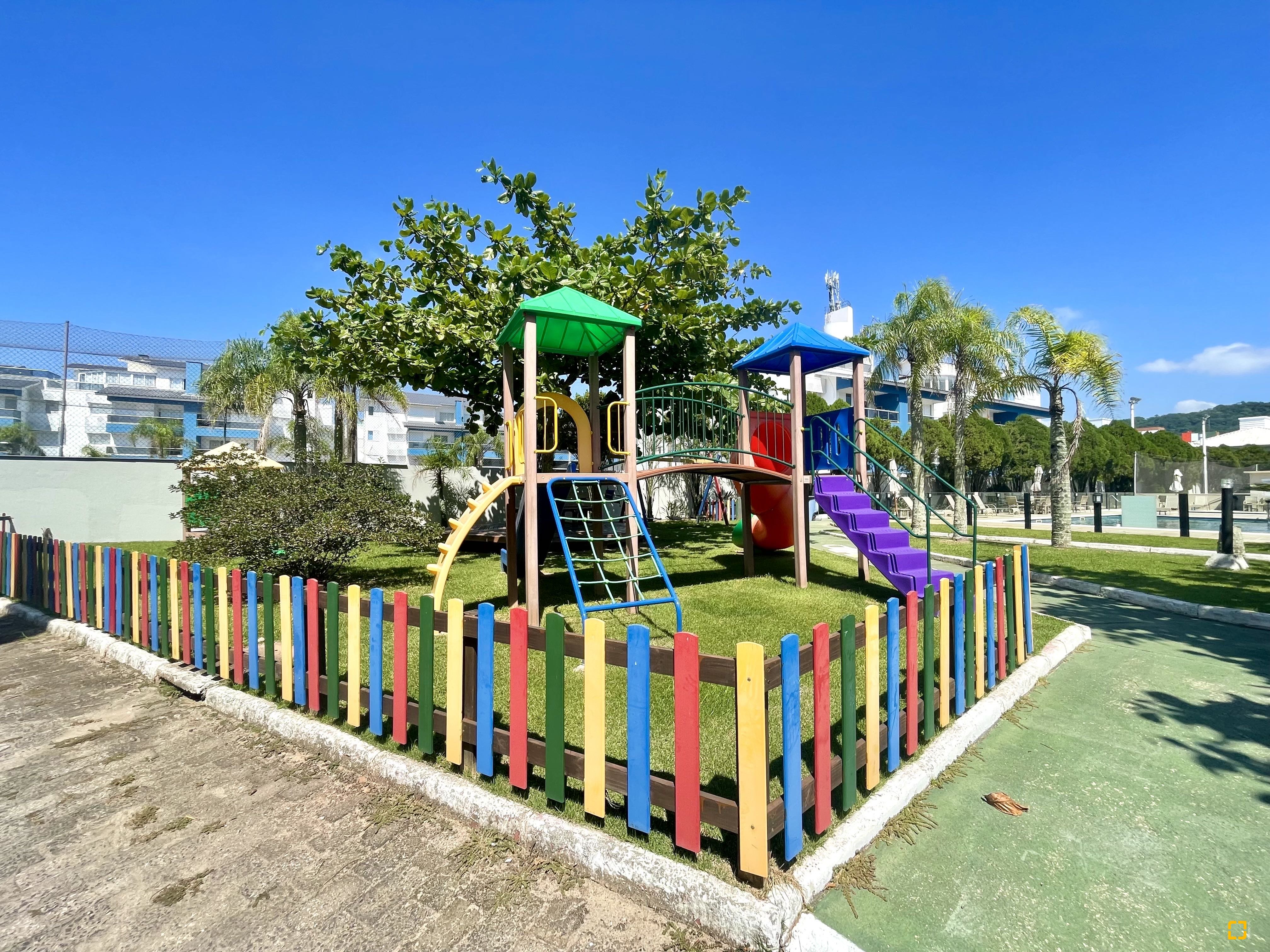 Apartamento com 118m², 4 quartos (sendo 1 suíte), 2 garagens, no bairro Ingleses em Florianópolis