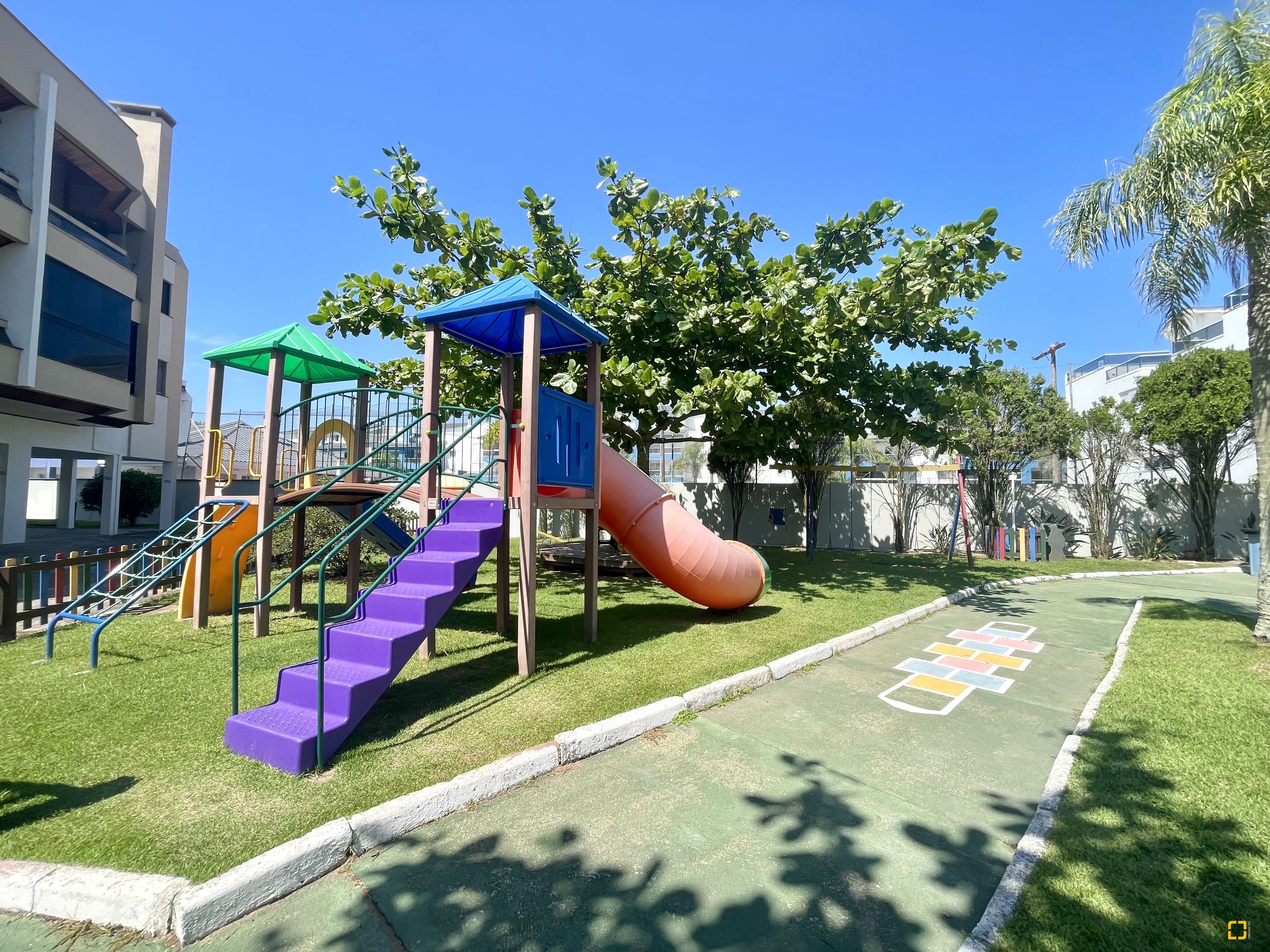Apartamento com 118m², 4 quartos (sendo 1 suíte), 2 garagens, no bairro Ingleses em Florianópolis