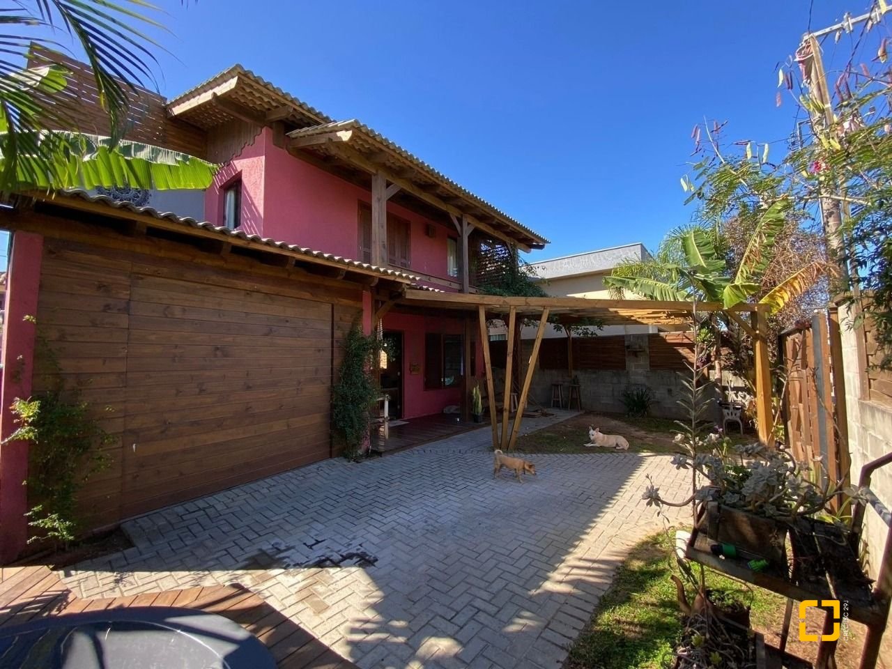 Casa com 170m², 3 quartos (sendo 1 suíte), no bairro Rio Tavares em Florianópolis