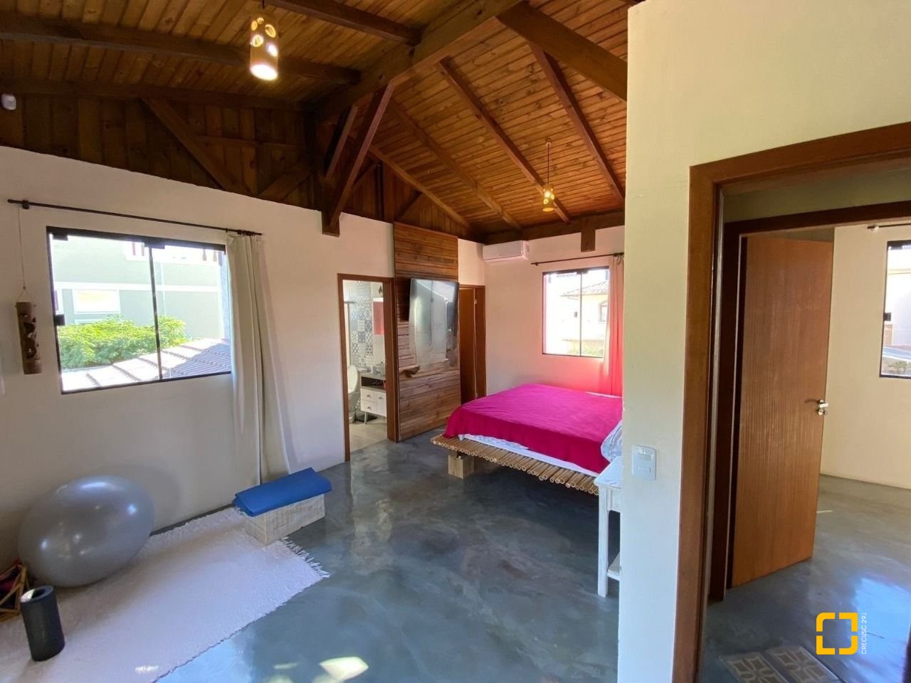 Casa com 170m², 3 quartos (sendo 1 suíte), no bairro Rio Tavares em Florianópolis