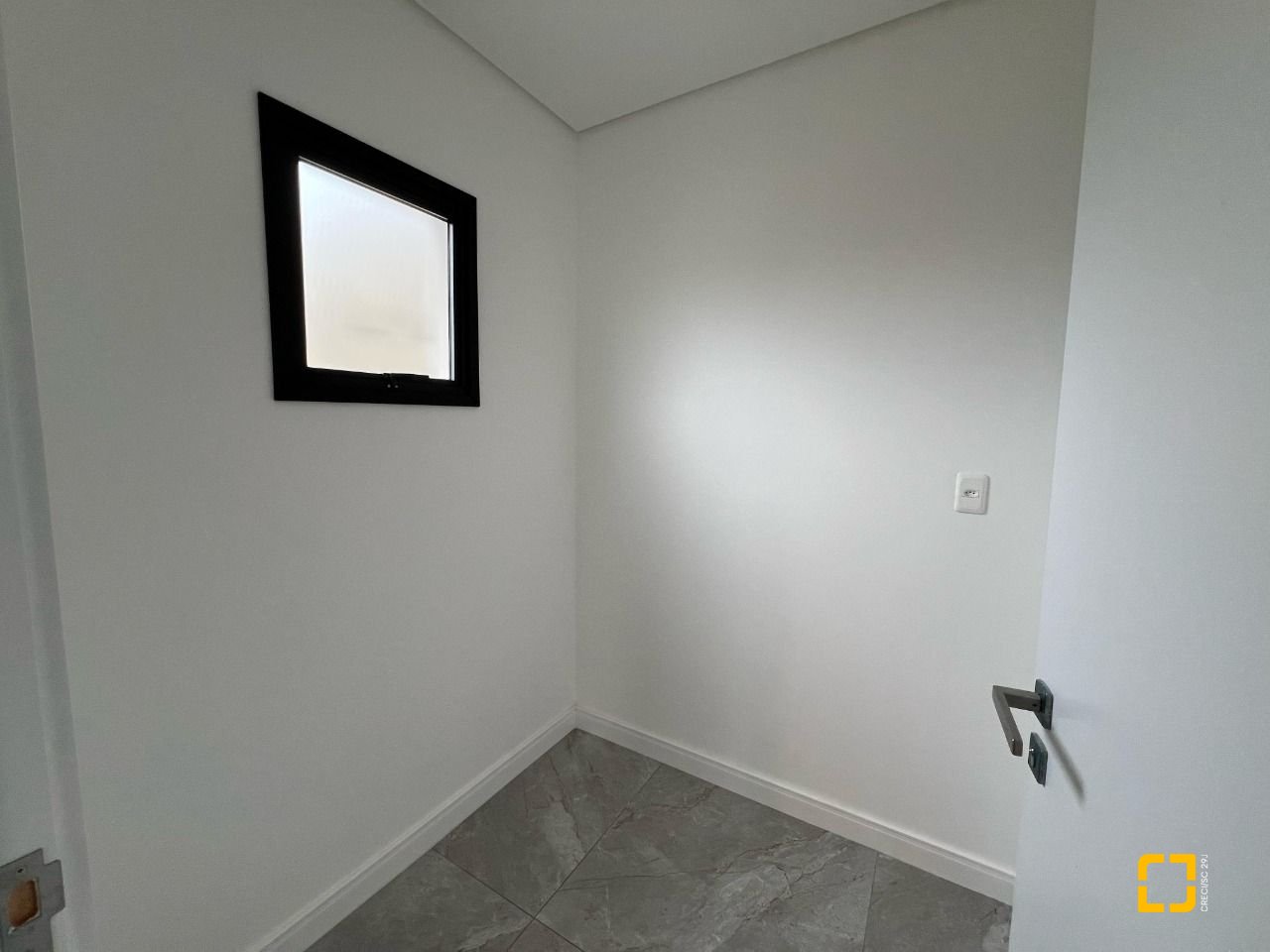 Casa com 390m², 8 quartos (sendo 4 suítes), 4 garagens, no bairro Ingleses em Florianópolis