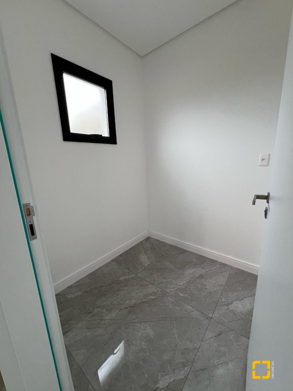 Casa com 390m², 8 quartos (sendo 4 suítes), 4 garagens, no bairro Ingleses em Florianópolis