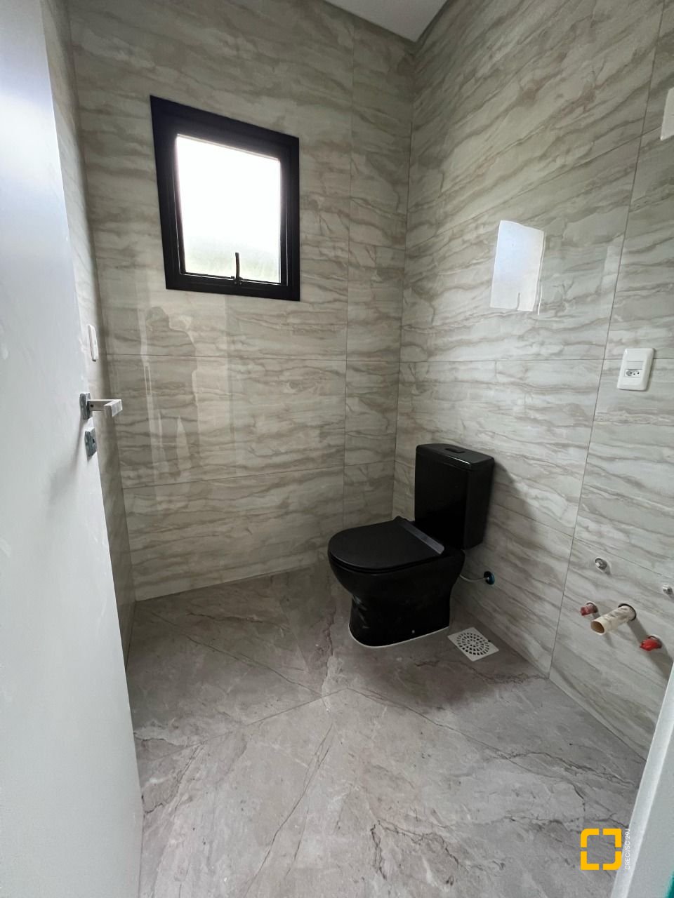 Casa com 390m², 8 quartos (sendo 4 suítes), 4 garagens, no bairro Ingleses em Florianópolis