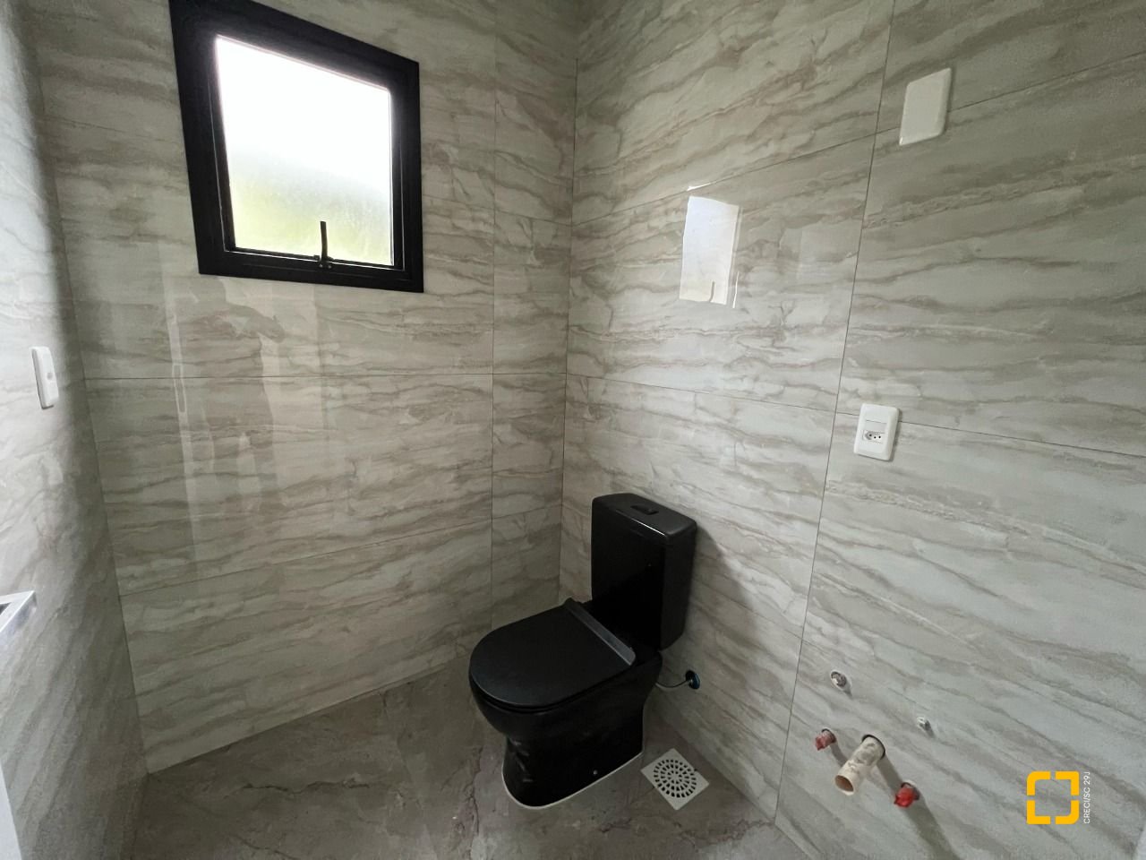 Casa com 390m², 8 quartos (sendo 4 suítes), 4 garagens, no bairro Ingleses em Florianópolis