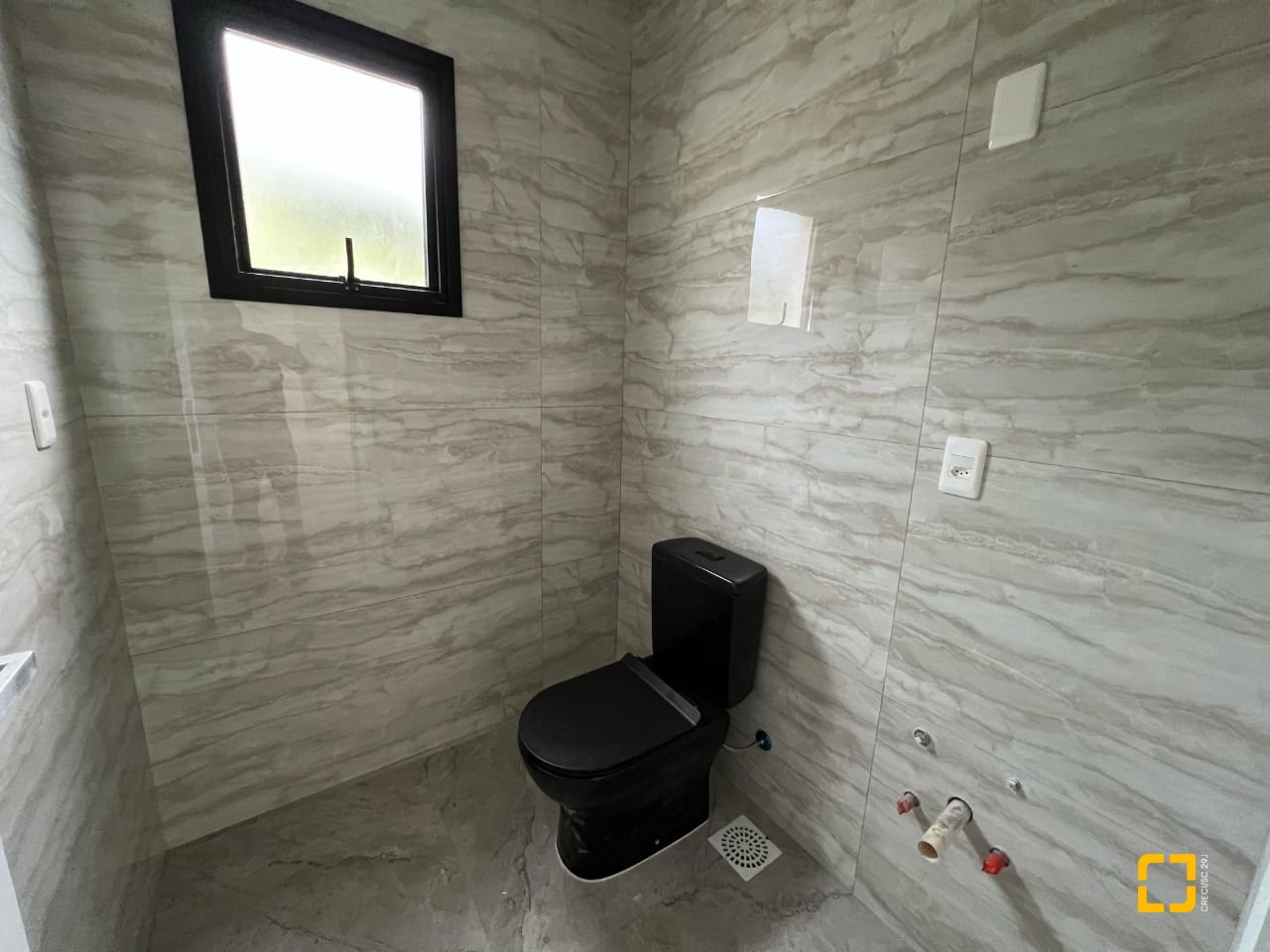 Casa com 390m², 8 quartos (sendo 4 suítes), 4 garagens, no bairro Ingleses em Florianópolis