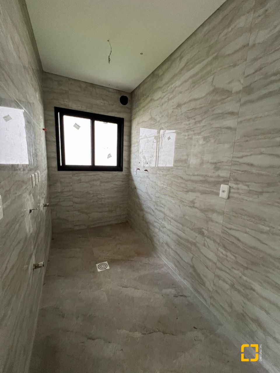 Casa com 390m², 8 quartos (sendo 4 suítes), 4 garagens, no bairro Ingleses em Florianópolis