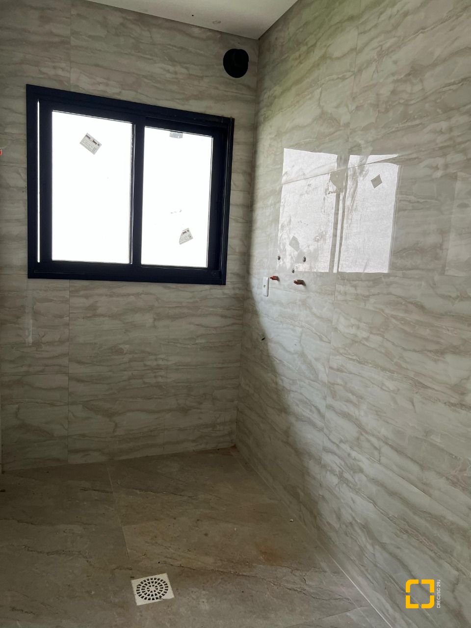 Casa com 390m², 8 quartos (sendo 4 suítes), 4 garagens, no bairro Ingleses em Florianópolis