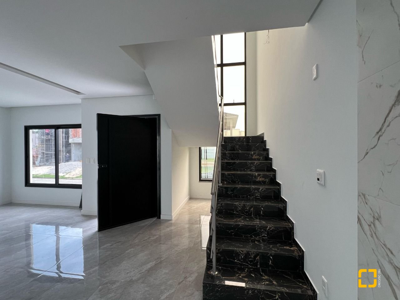 Casa com 390m², 8 quartos (sendo 4 suítes), 4 garagens, no bairro Ingleses em Florianópolis