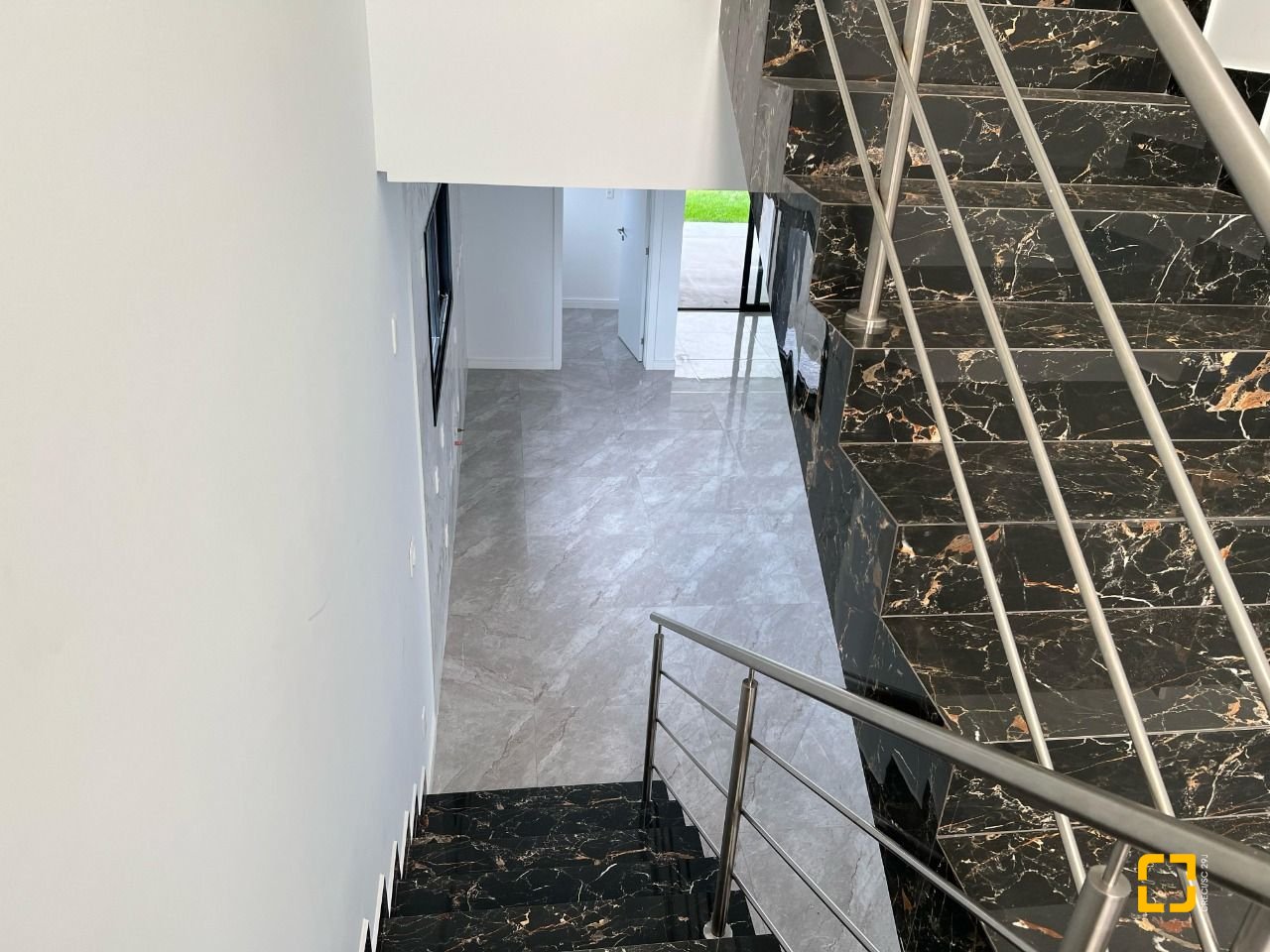 Casa com 390m², 8 quartos (sendo 4 suítes), 4 garagens, no bairro Ingleses em Florianópolis