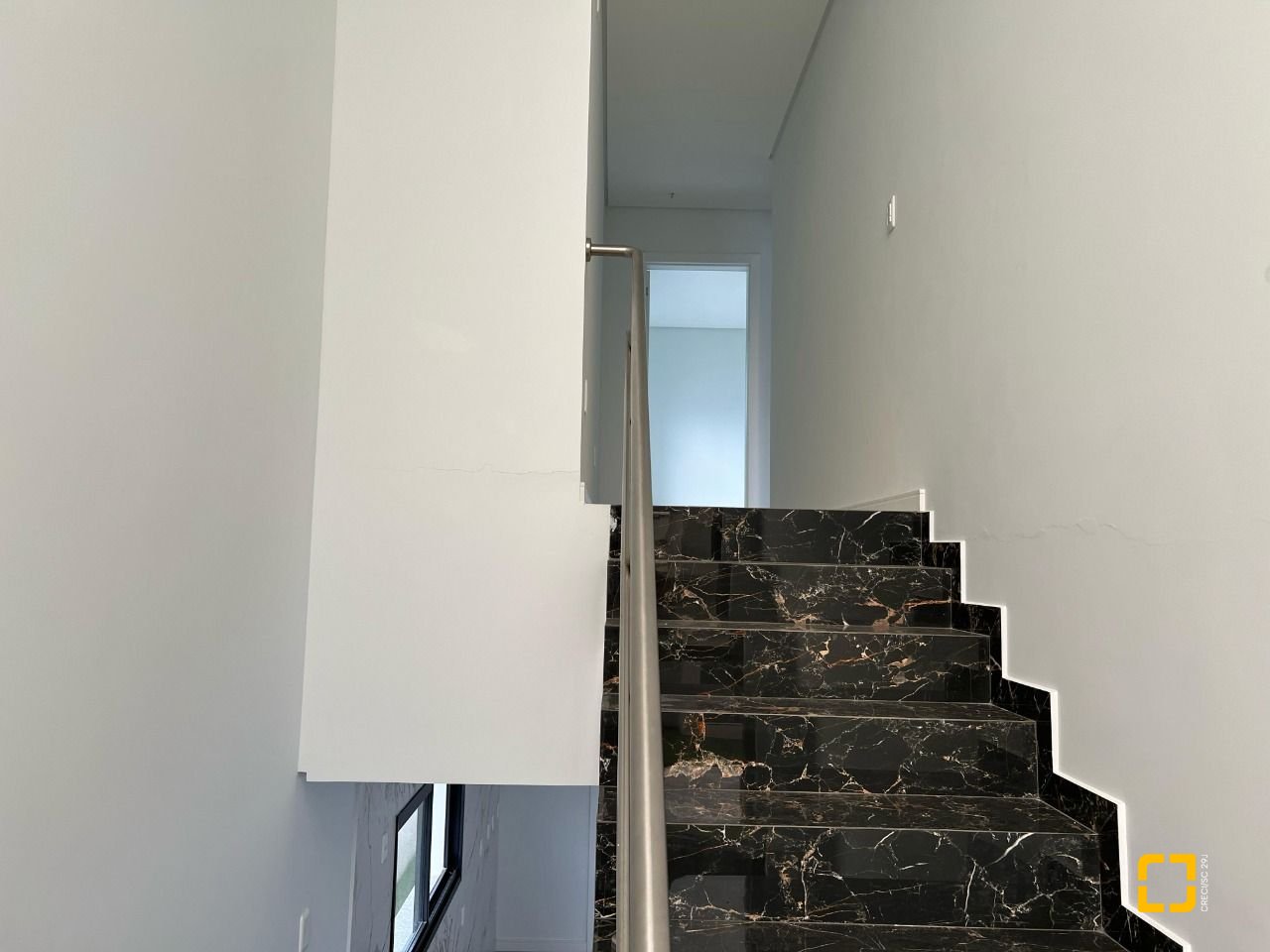 Casa com 390m², 8 quartos (sendo 4 suítes), 4 garagens, no bairro Ingleses em Florianópolis