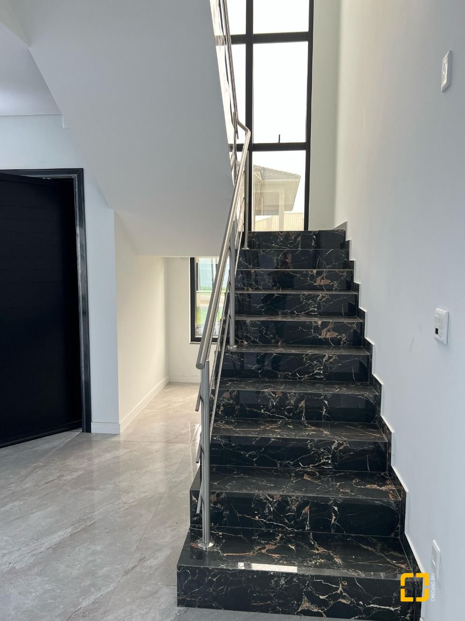Casa com 390m², 8 quartos (sendo 4 suítes), 4 garagens, no bairro Ingleses em Florianópolis