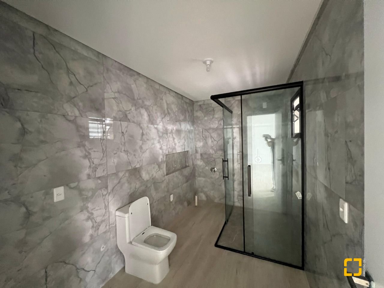 Casa com 390m², 8 quartos (sendo 4 suítes), 4 garagens, no bairro Ingleses em Florianópolis
