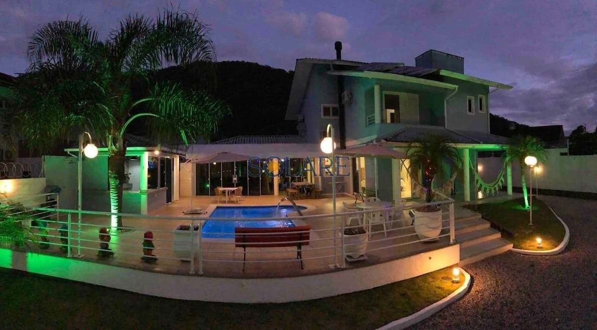 Casa com 200m², 7 quartos (sendo 2 suítes), 2 garagens, no bairro Santo Antônio de Lisboa em Florianópolis