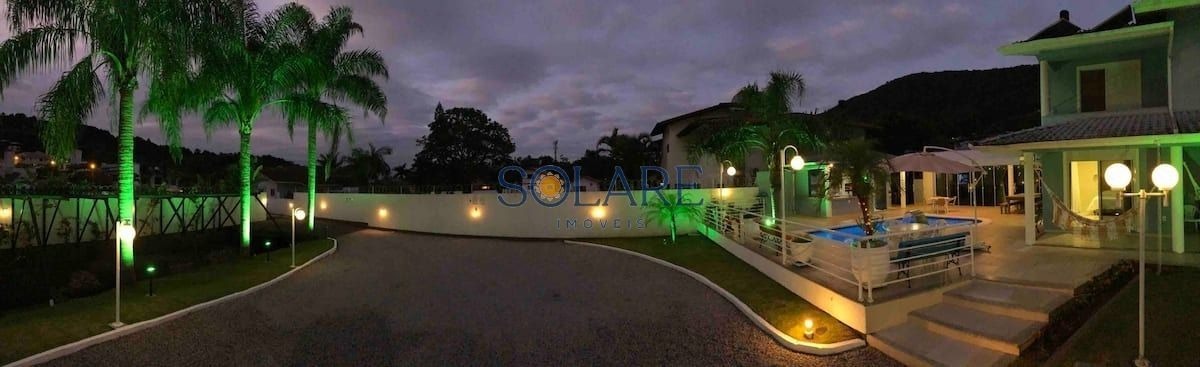 Casa com 200m², 7 quartos (sendo 2 suítes), 2 garagens, no bairro Santo Antônio de Lisboa em Florianópolis