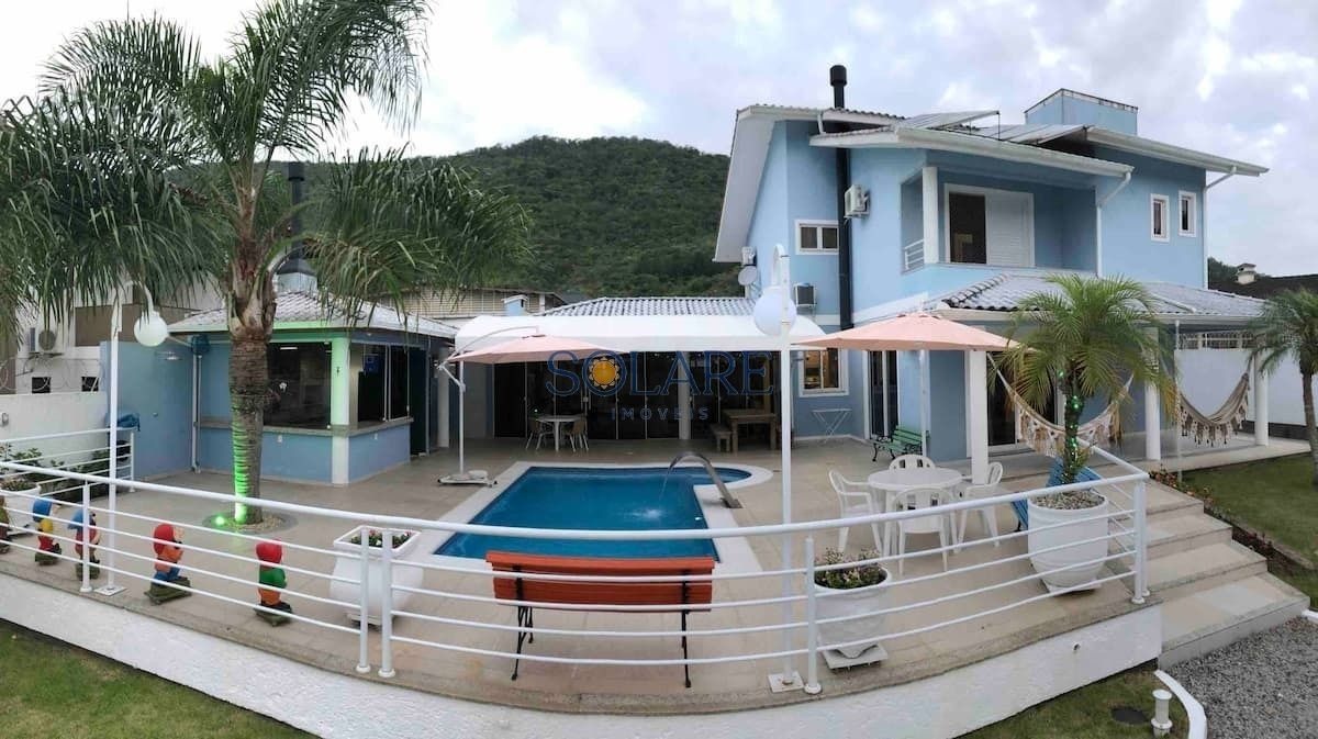 Casa com 200m², 7 quartos (sendo 2 suítes), 2 garagens, no bairro Santo Antônio de Lisboa em Florianópolis