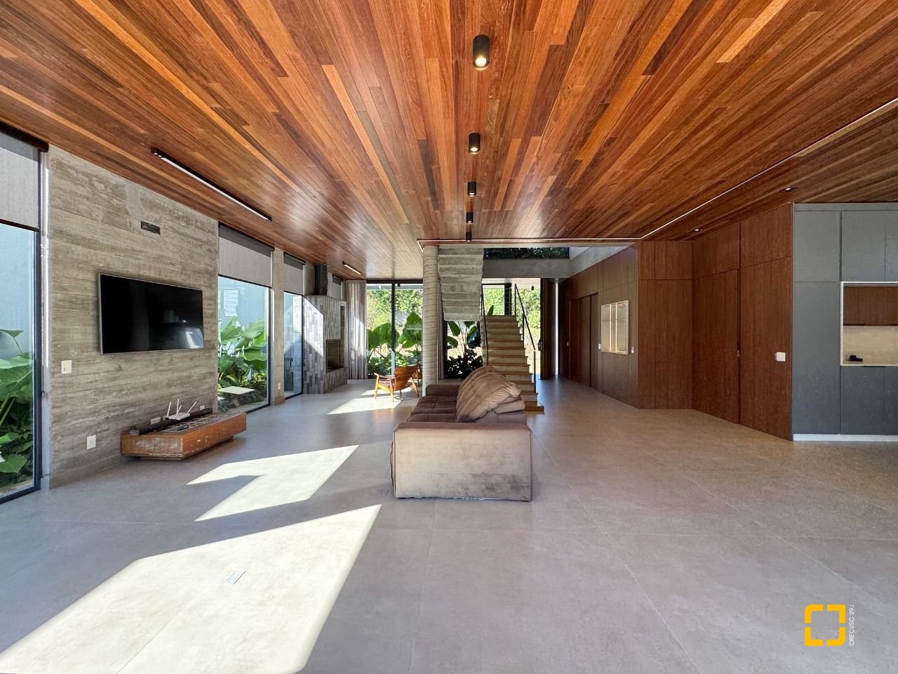 Casa de Condomínio com 492m², 5 quartos (sendo 5 suítes), 4 garagens, no bairro Campeche em Florianópolis