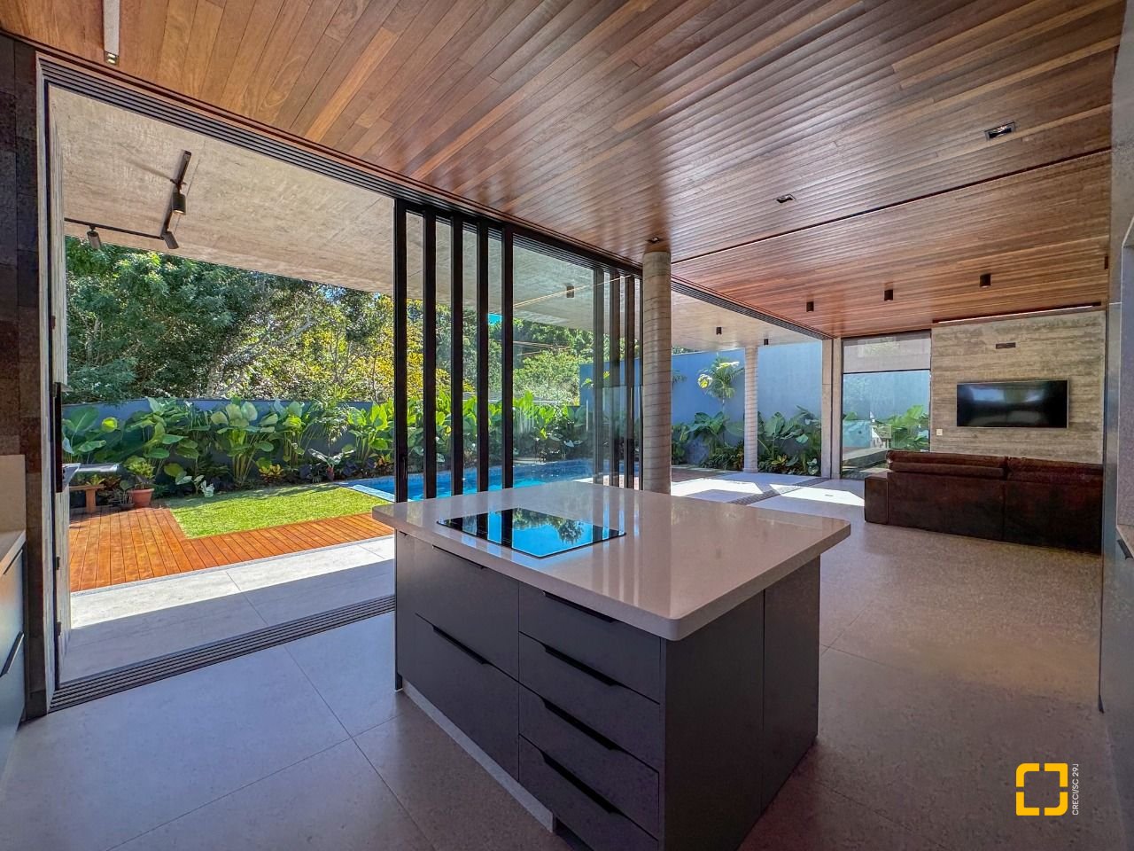 Casa de Condomínio com 492m², 5 quartos (sendo 5 suítes), 4 garagens, no bairro Campeche em Florianópolis