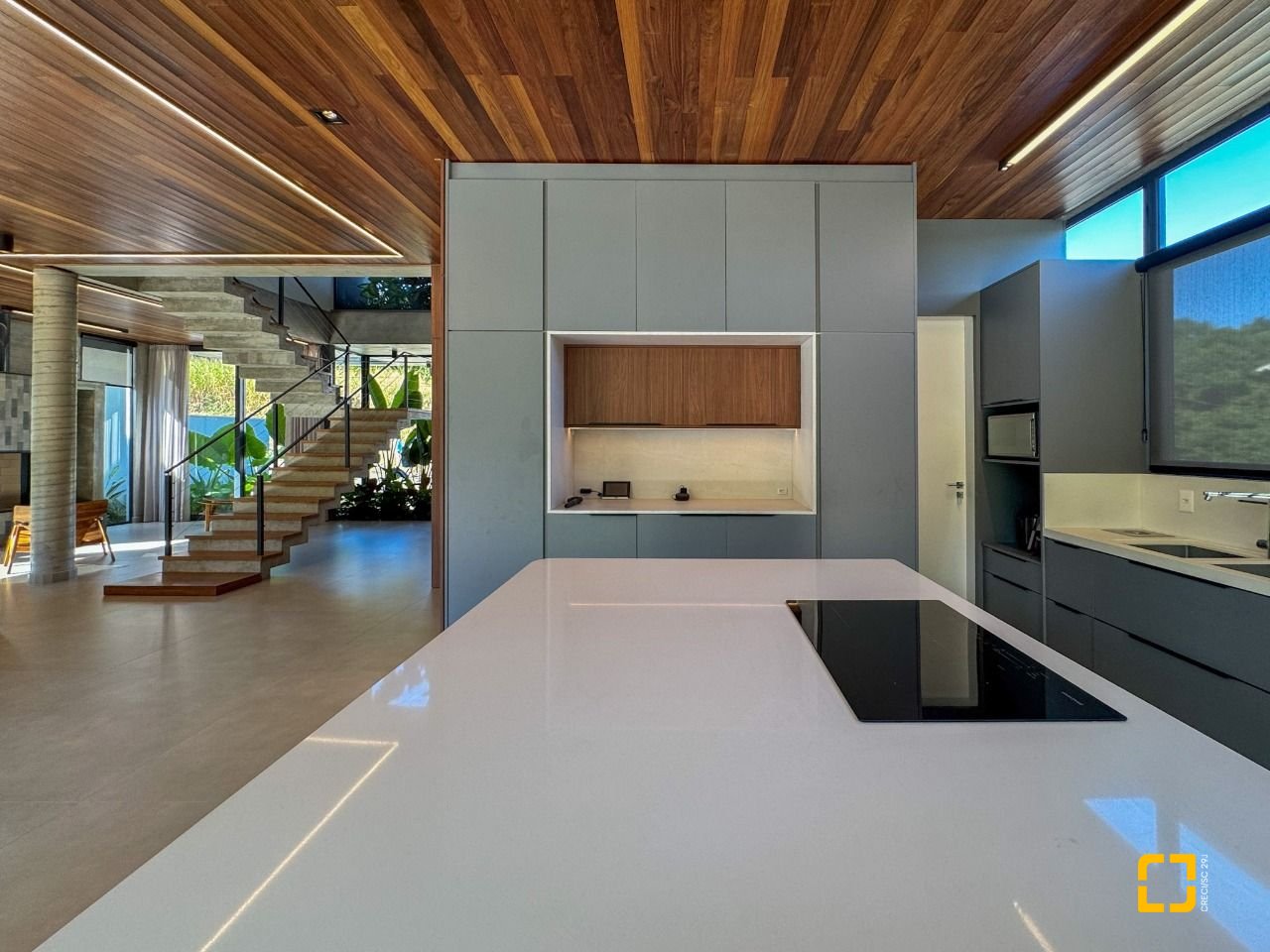 Casa de Condomínio com 492m², 5 quartos (sendo 5 suítes), 4 garagens, no bairro Campeche em Florianópolis