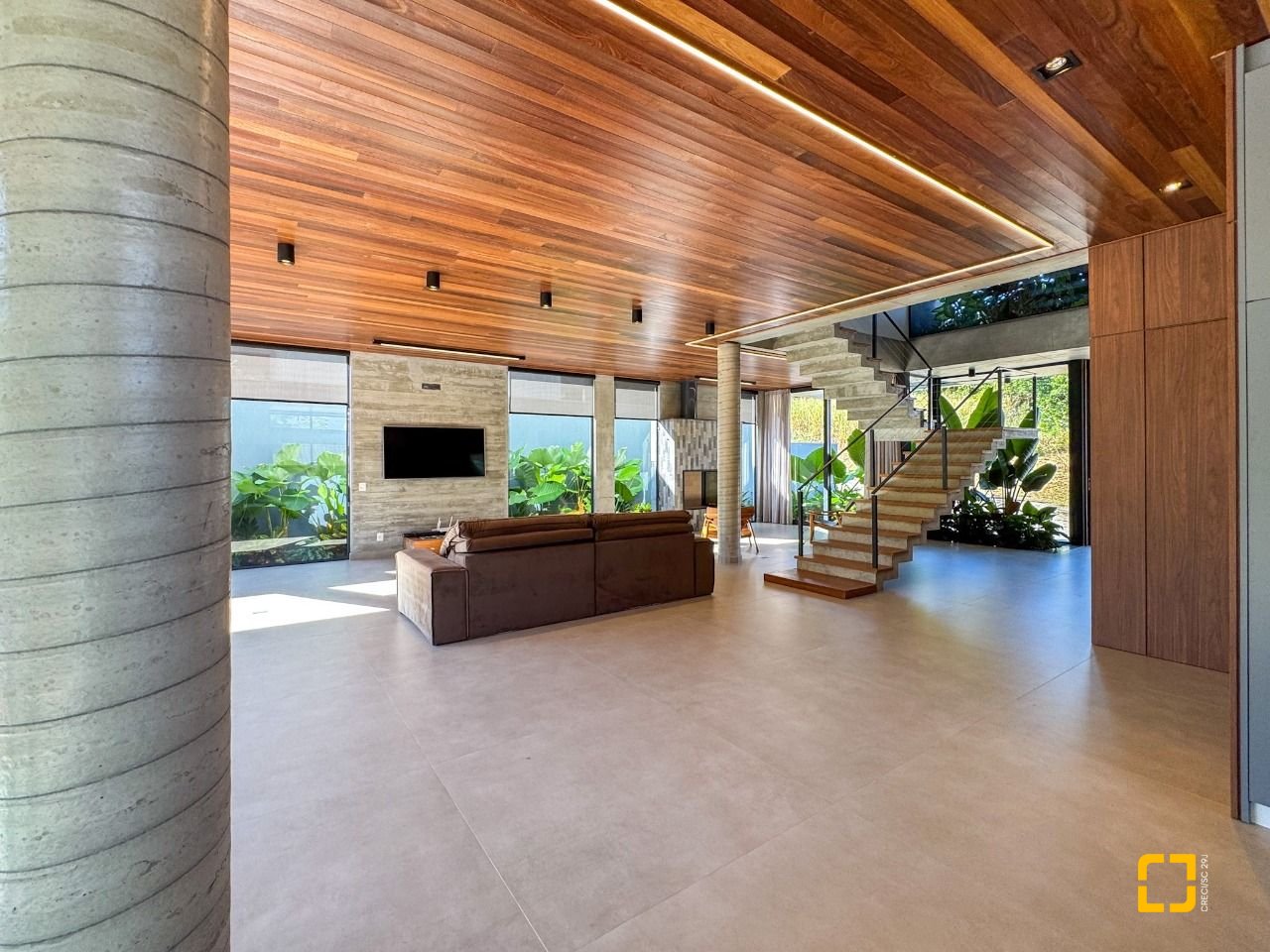 Casa de Condomínio com 492m², 5 quartos (sendo 5 suítes), 4 garagens, no bairro Campeche em Florianópolis