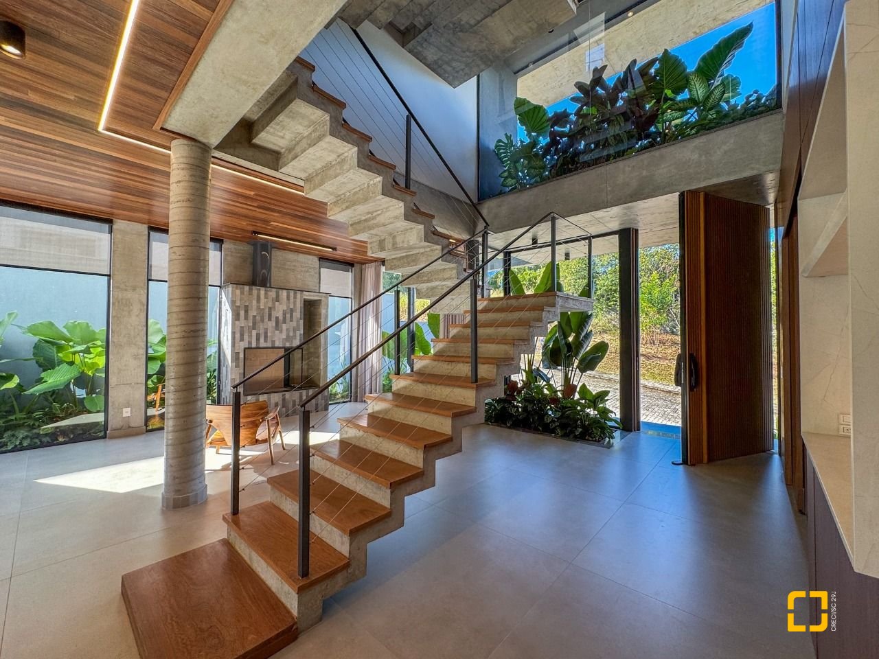 Casa de Condomínio com 492m², 5 quartos (sendo 5 suítes), 4 garagens, no bairro Campeche em Florianópolis