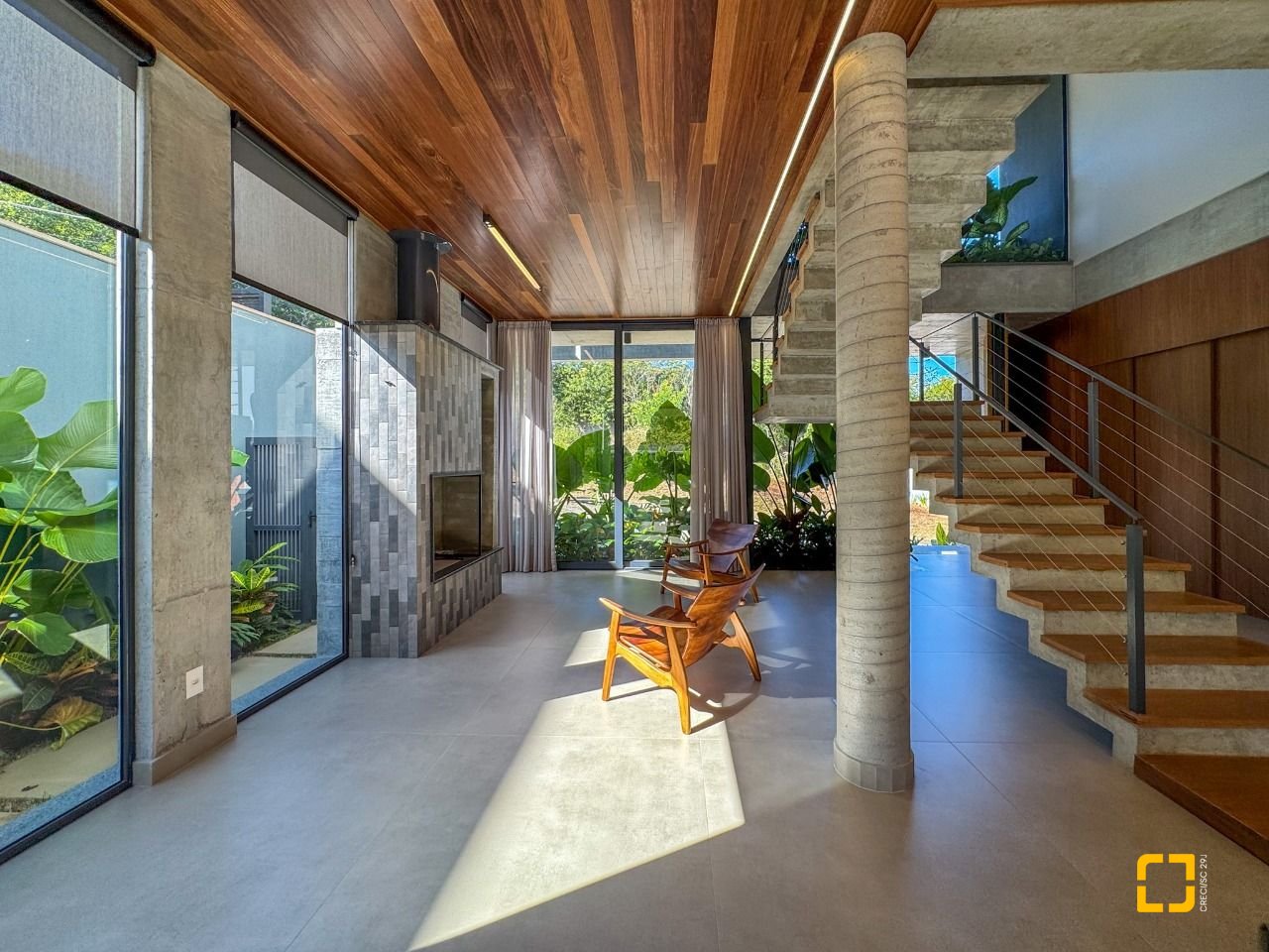 Casa de Condomínio com 492m², 5 quartos (sendo 5 suítes), 4 garagens, no bairro Campeche em Florianópolis