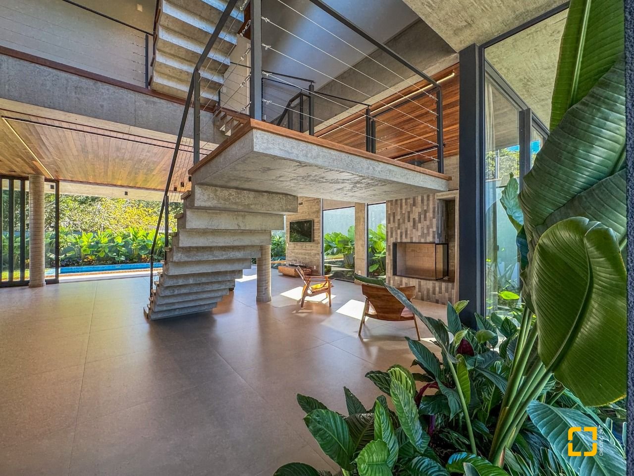 Casa de Condomínio com 492m², 5 quartos (sendo 5 suítes), 4 garagens, no bairro Campeche em Florianópolis