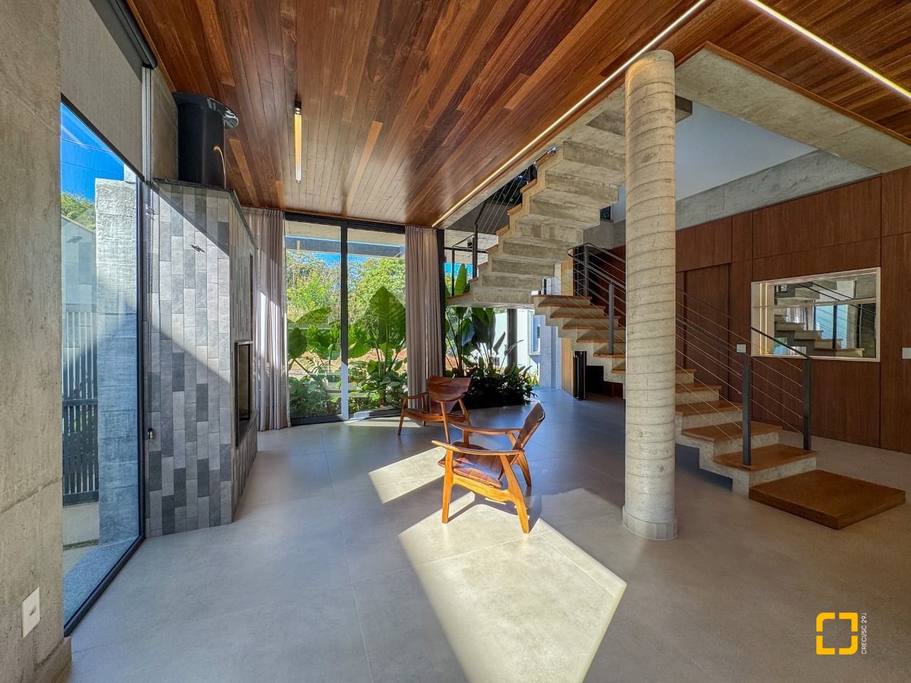 Casa de Condomínio com 492m², 5 quartos (sendo 5 suítes), 4 garagens, no bairro Campeche em Florianópolis