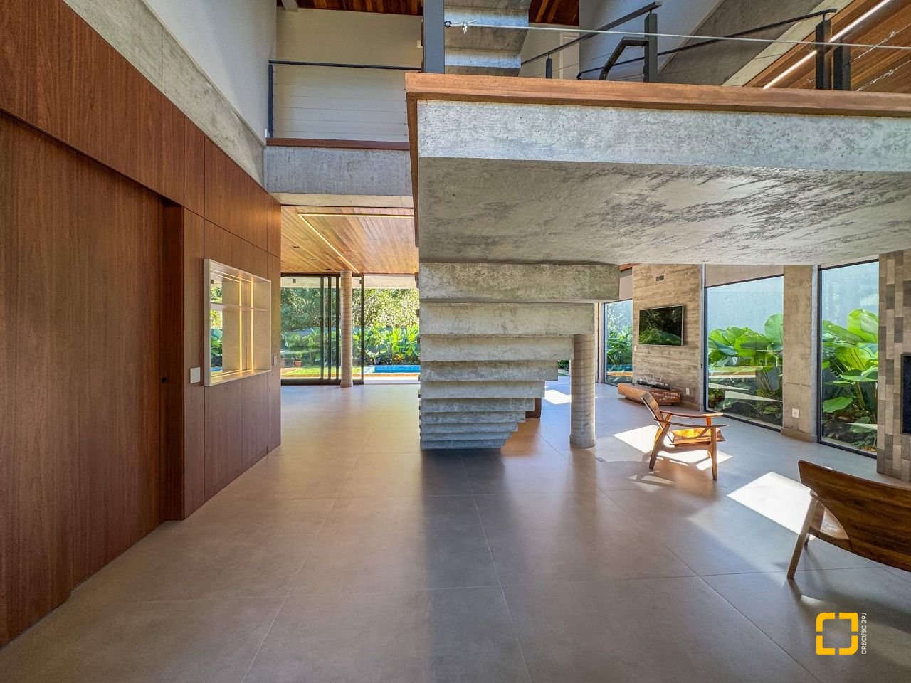 Casa de Condomínio com 492m², 5 quartos (sendo 5 suítes), 4 garagens, no bairro Campeche em Florianópolis